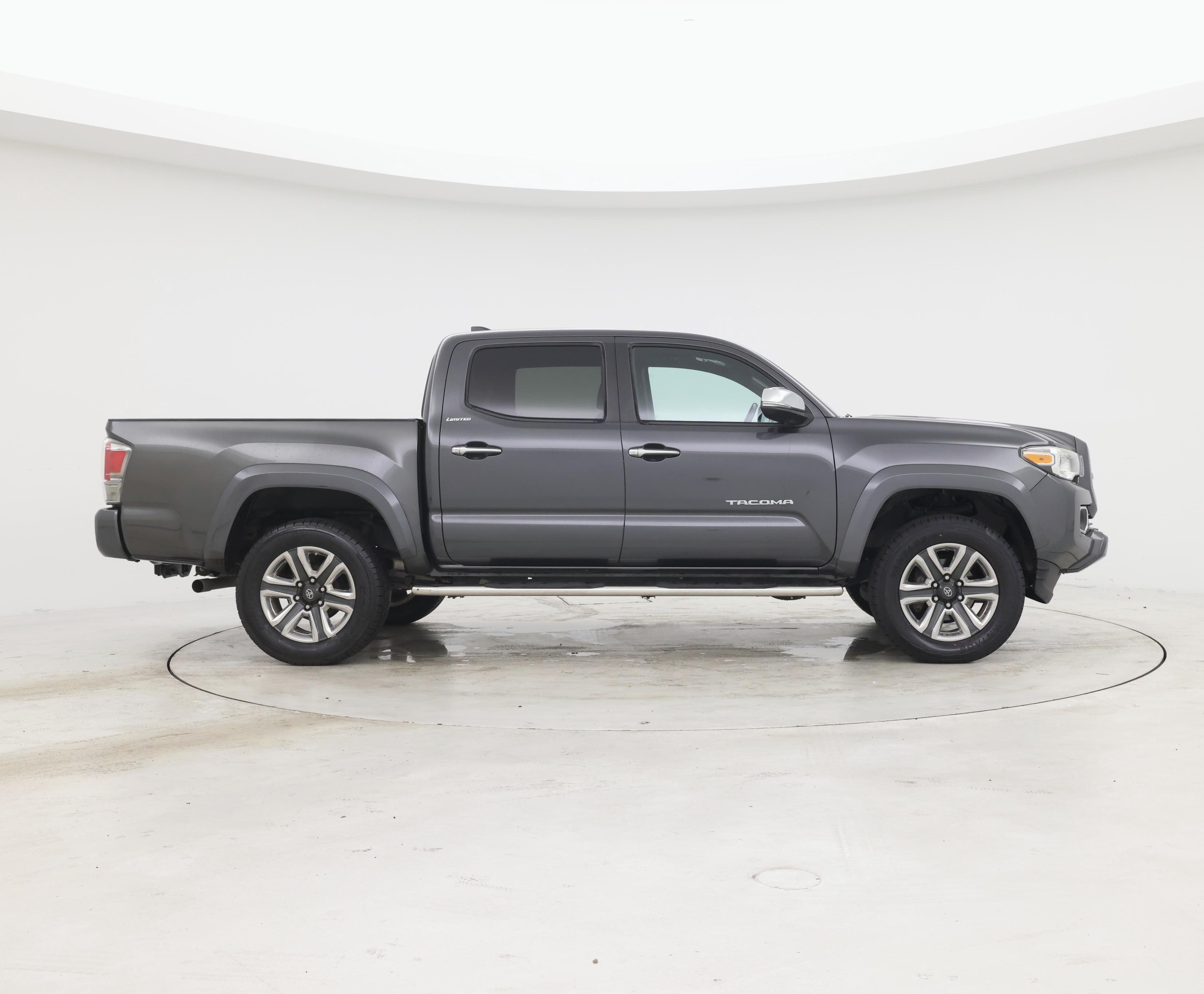 Thumbnail: 2017 Toyota Tacoma - 7