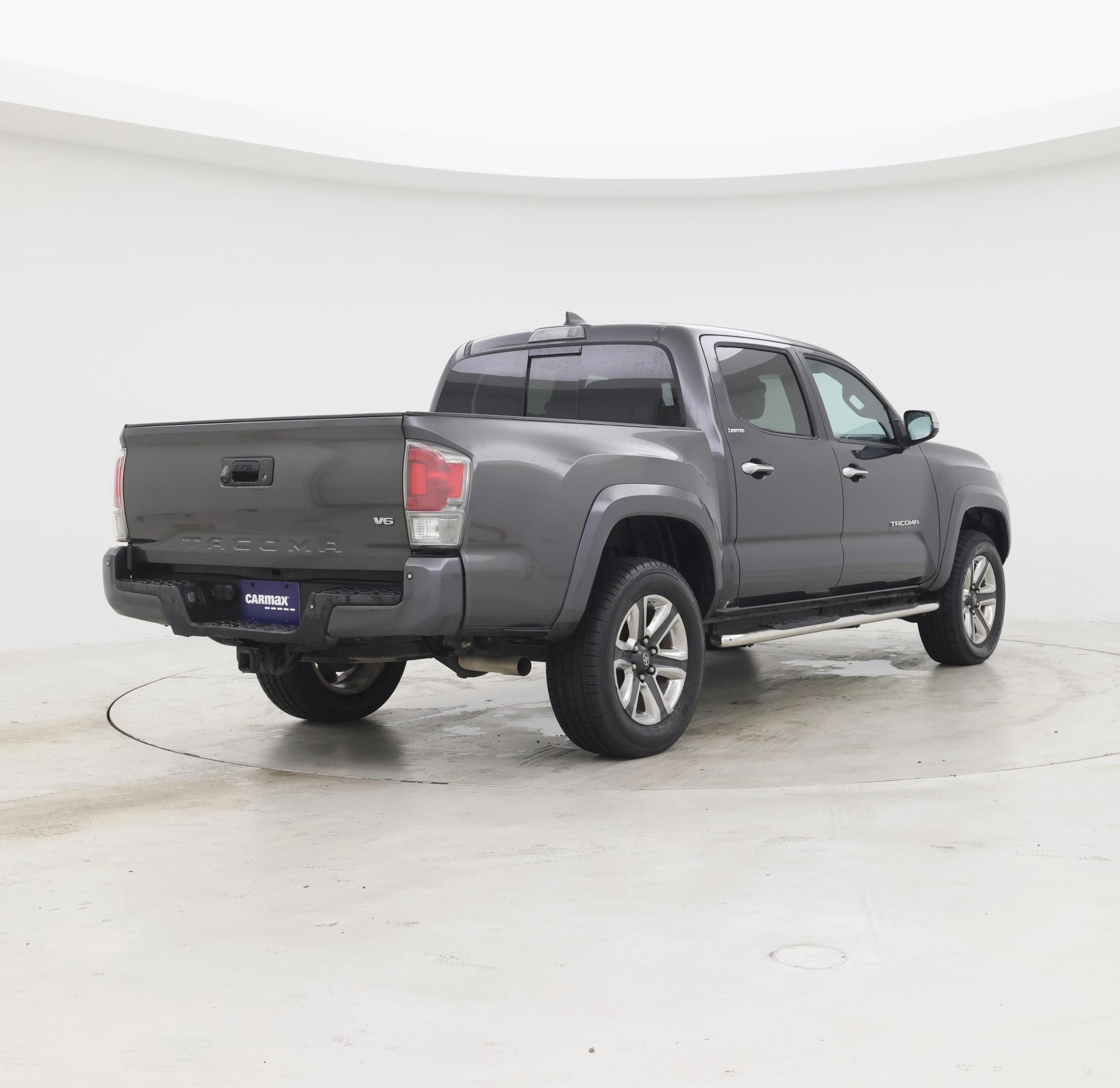 Thumbnail: 2017 Toyota Tacoma - 8