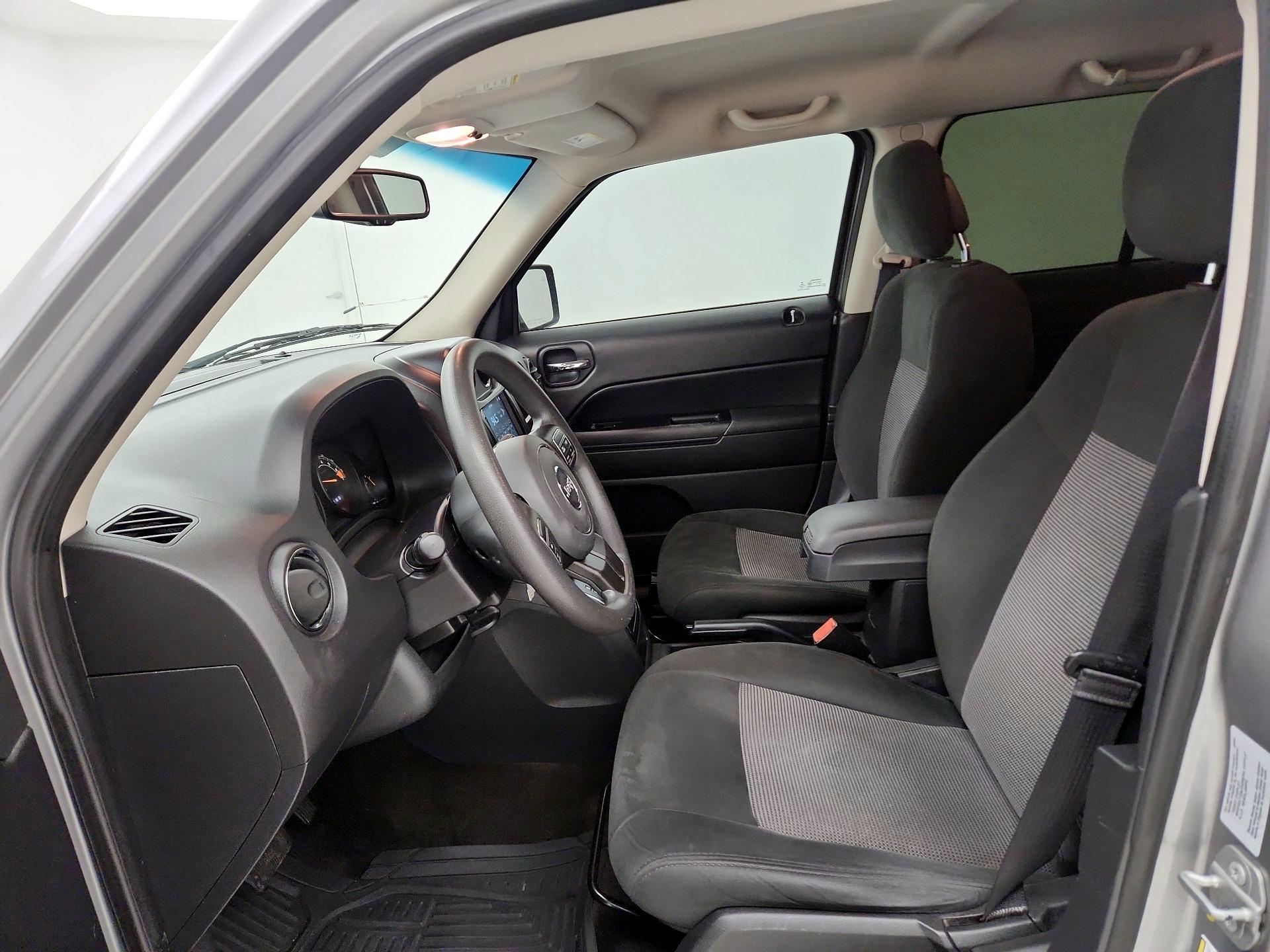 Thumbnail: 2016 Jeep Patriot - 9