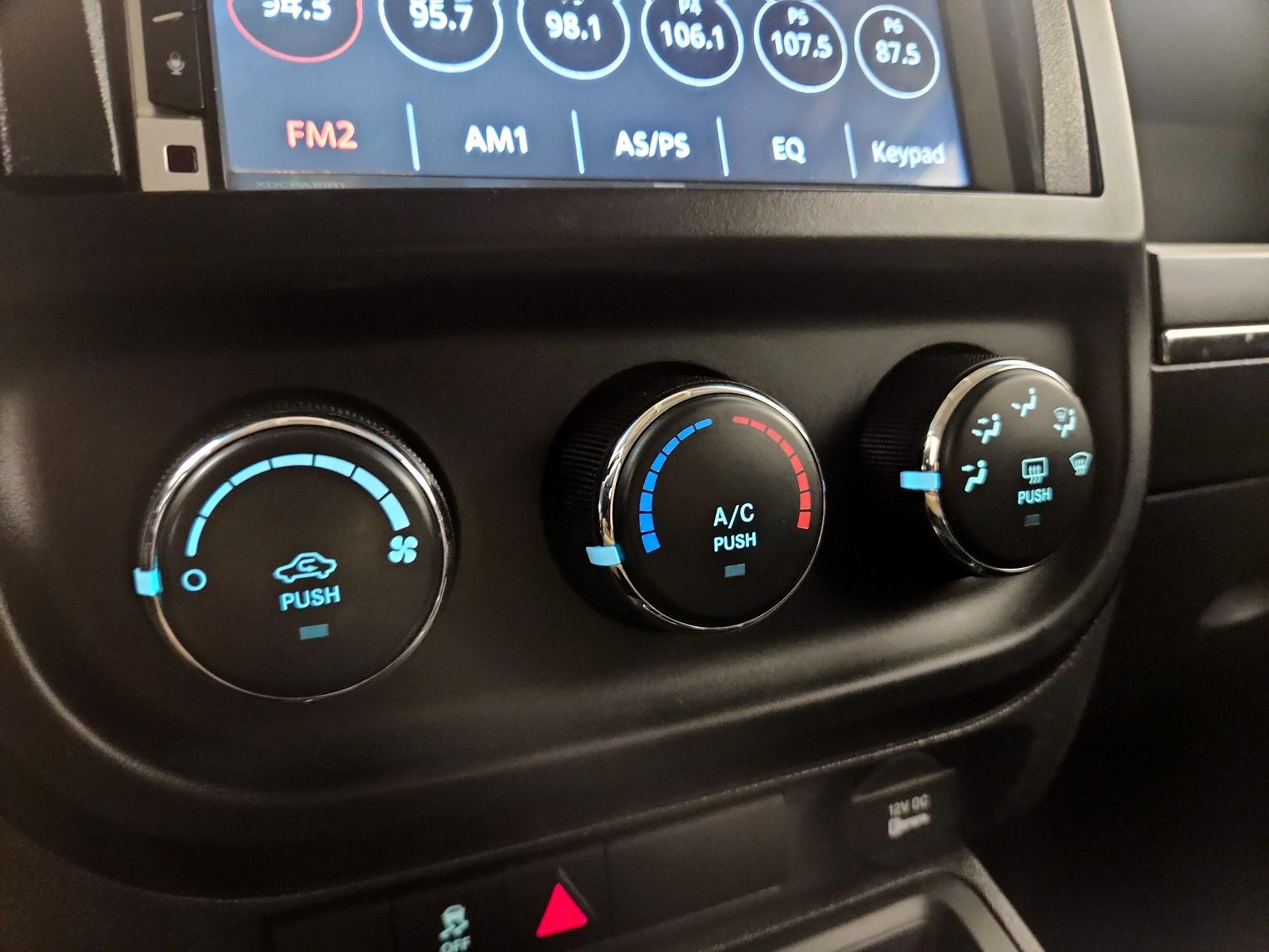 Thumbnail: 2016 Jeep Patriot - 12