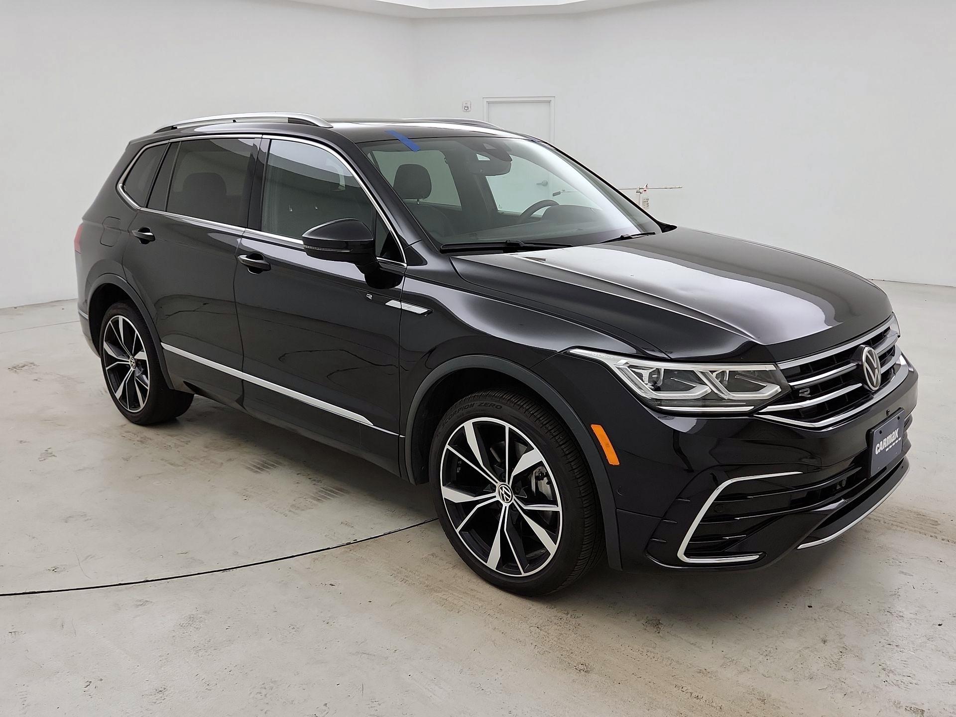 Thumbnail: 2022 Volkswagen Tiguan - 1