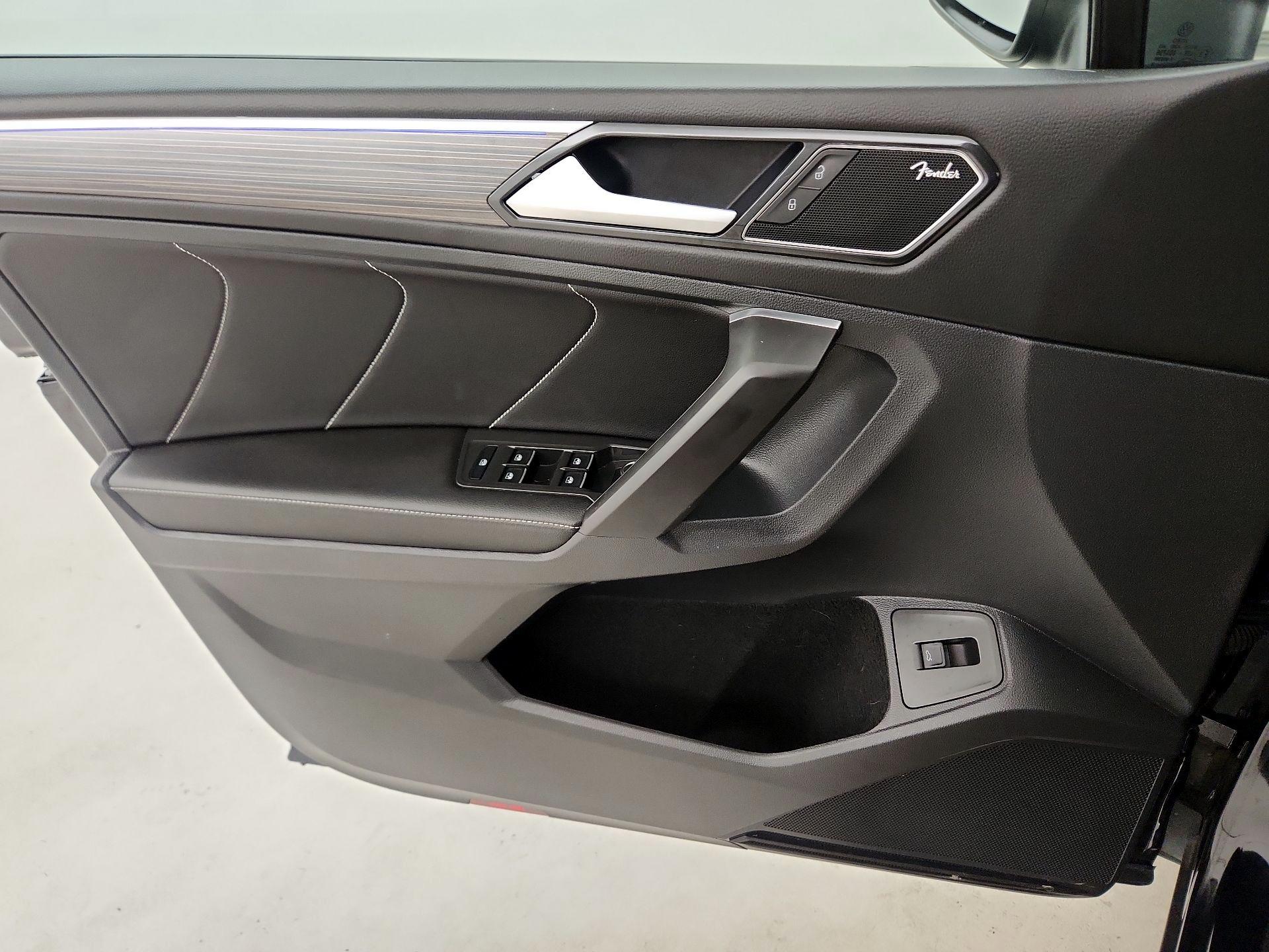 Thumbnail: 2022 Volkswagen Tiguan - 10