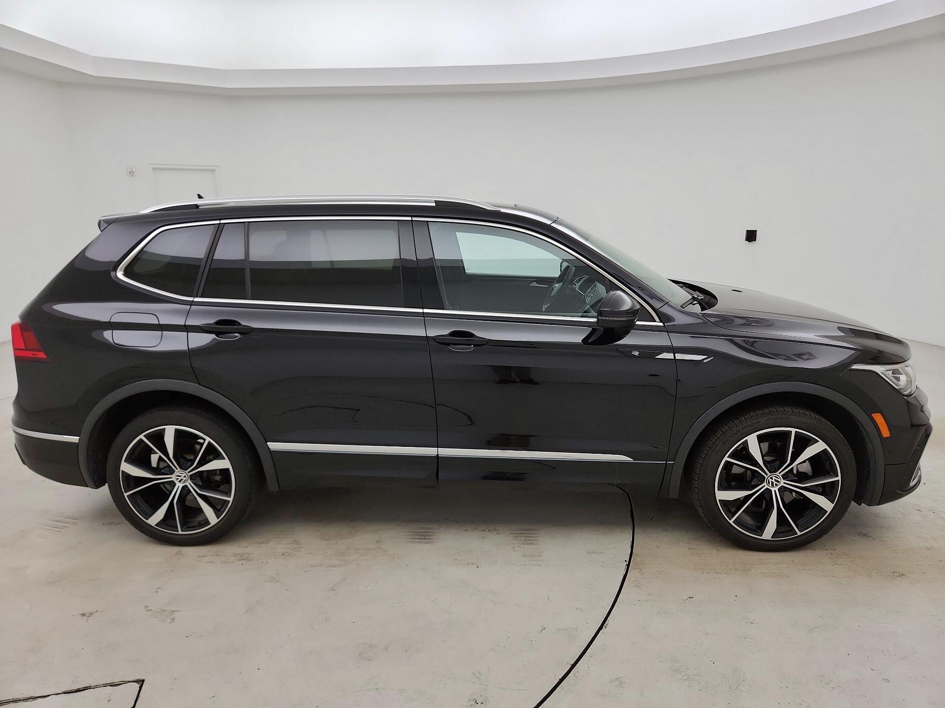 Thumbnail: 2022 Volkswagen Tiguan - 4