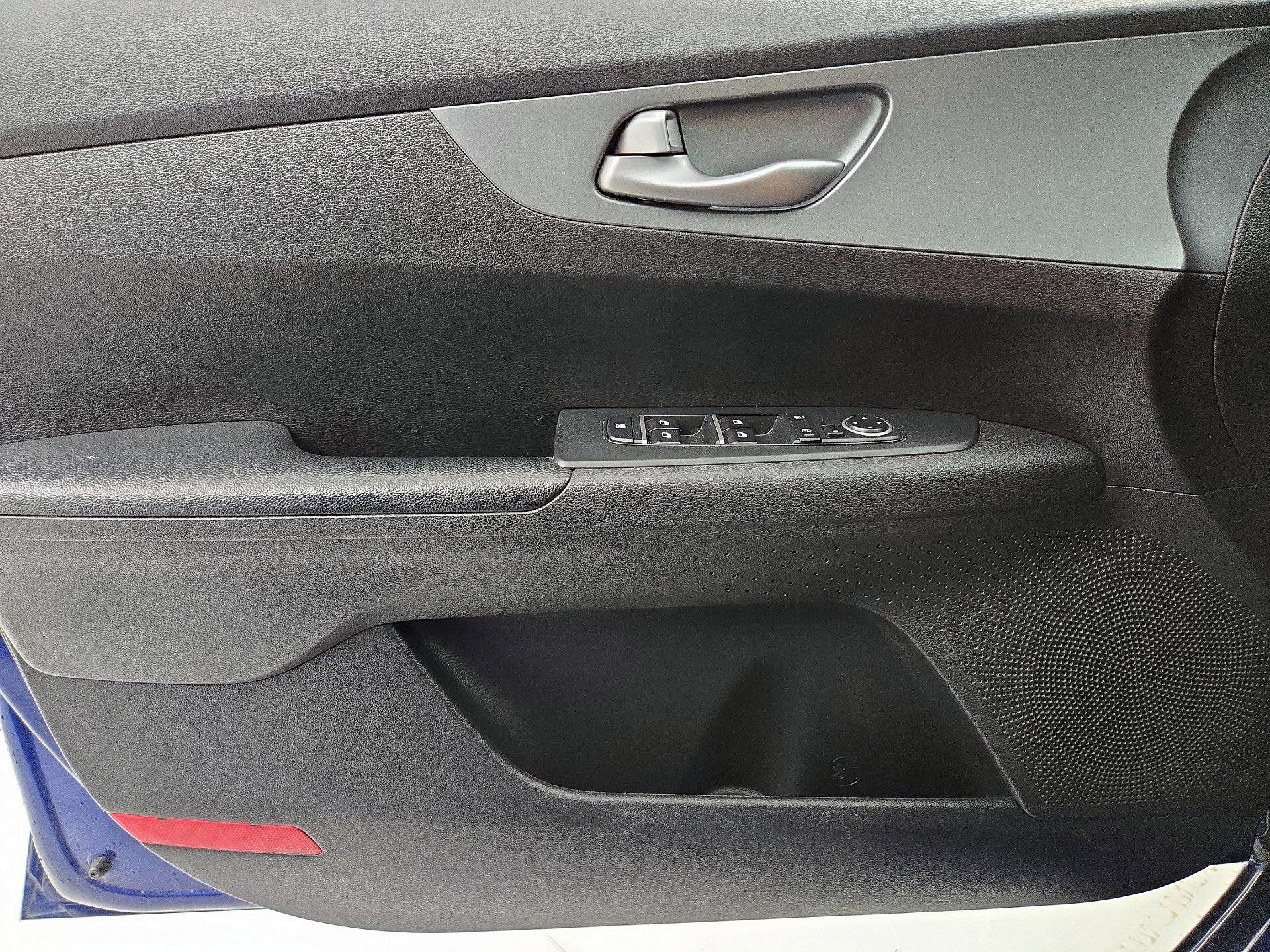 Thumbnail: 2021 Kia Forte - 12