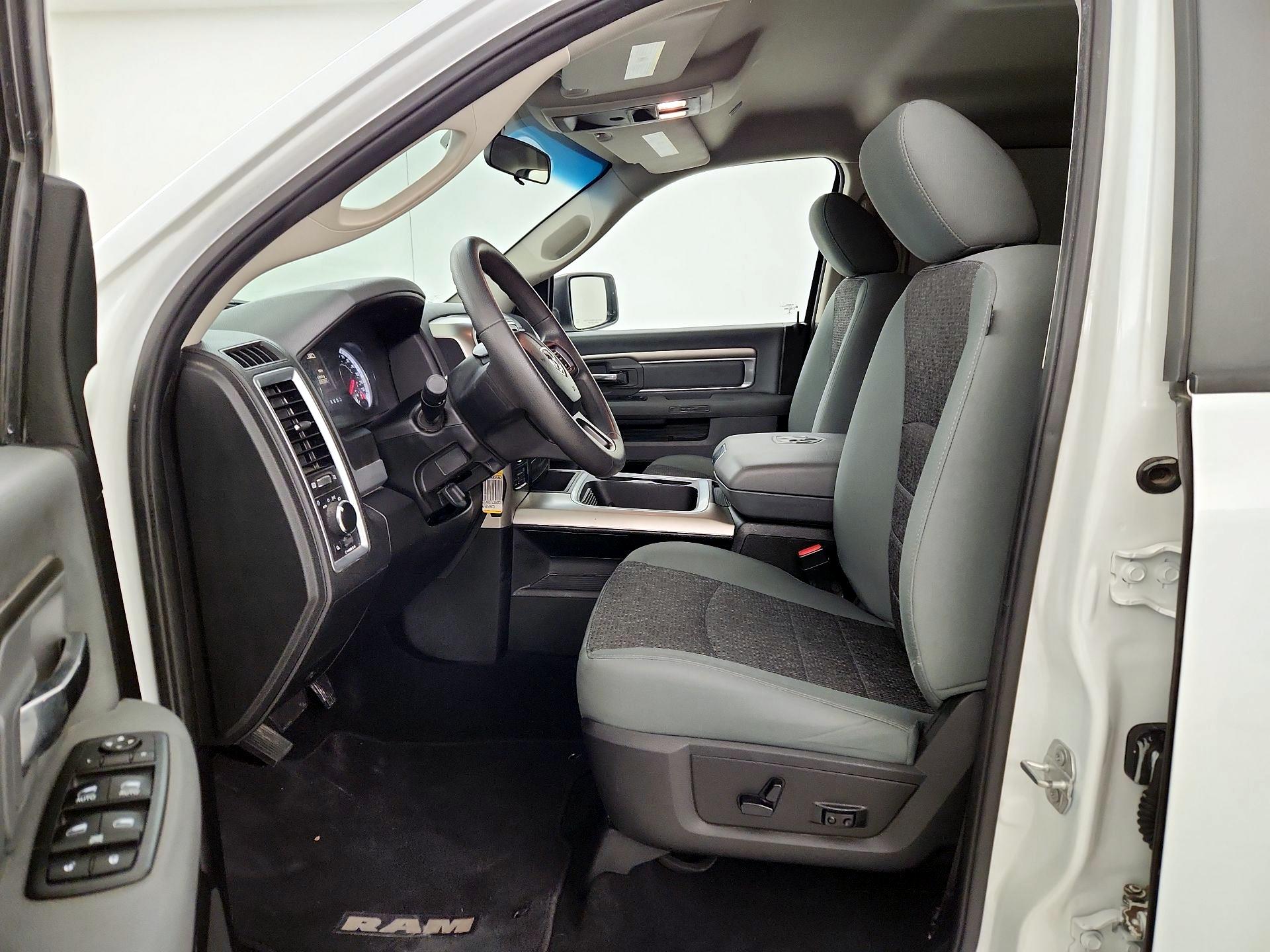 Thumbnail: 2019 RAM 1500 Classic - 11