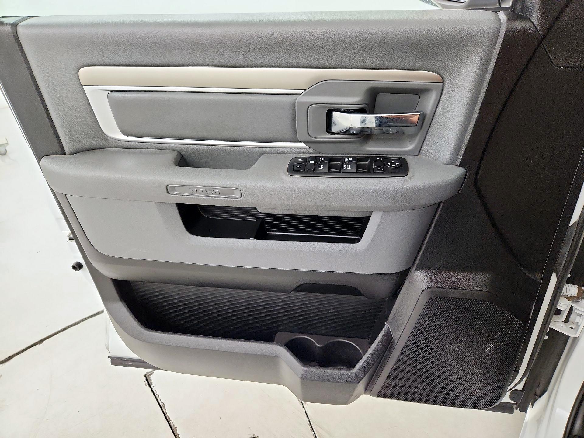 Thumbnail: 2019 RAM 1500 Classic - 12