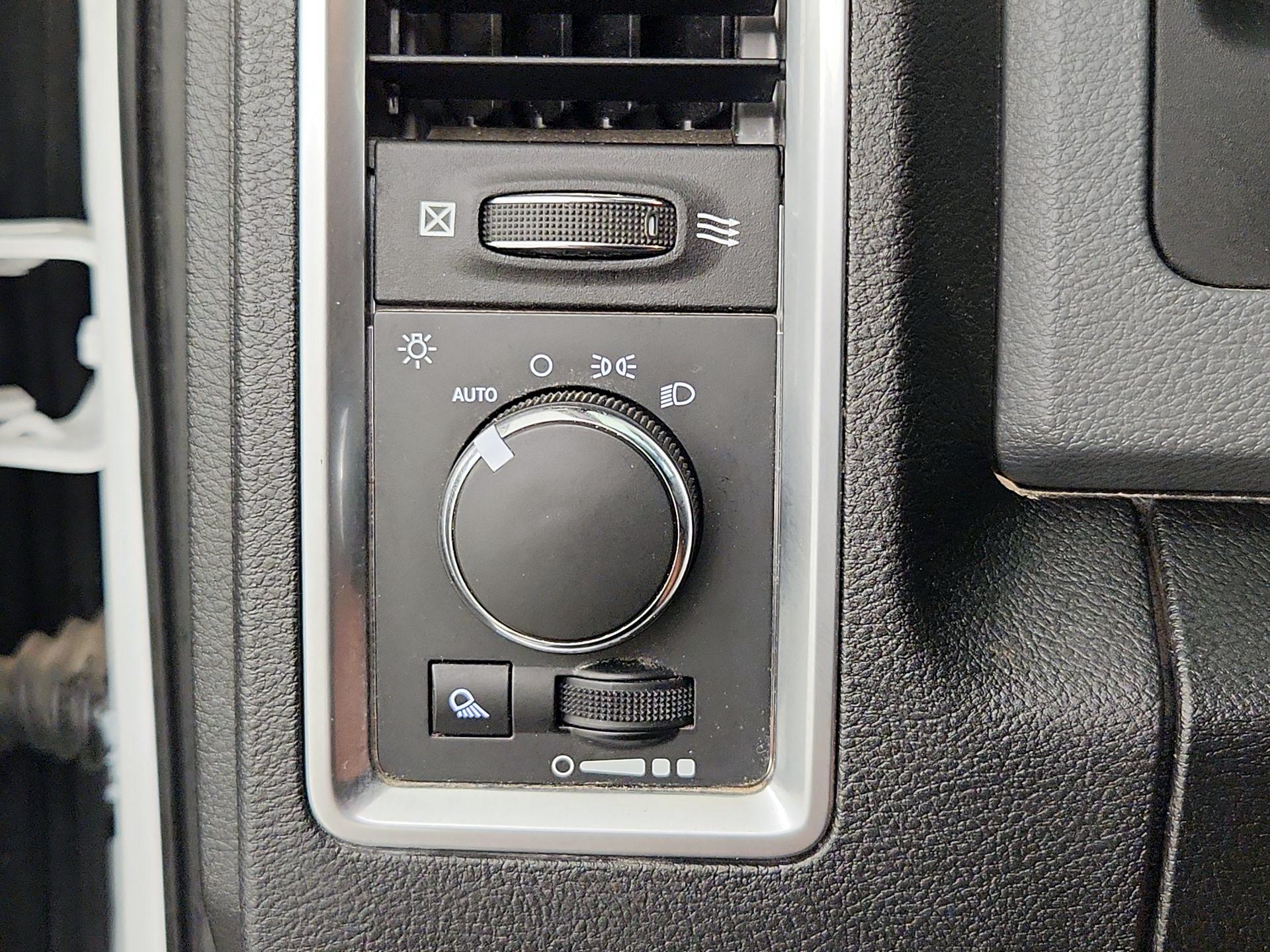 Thumbnail: 2019 RAM 1500 Classic - 13