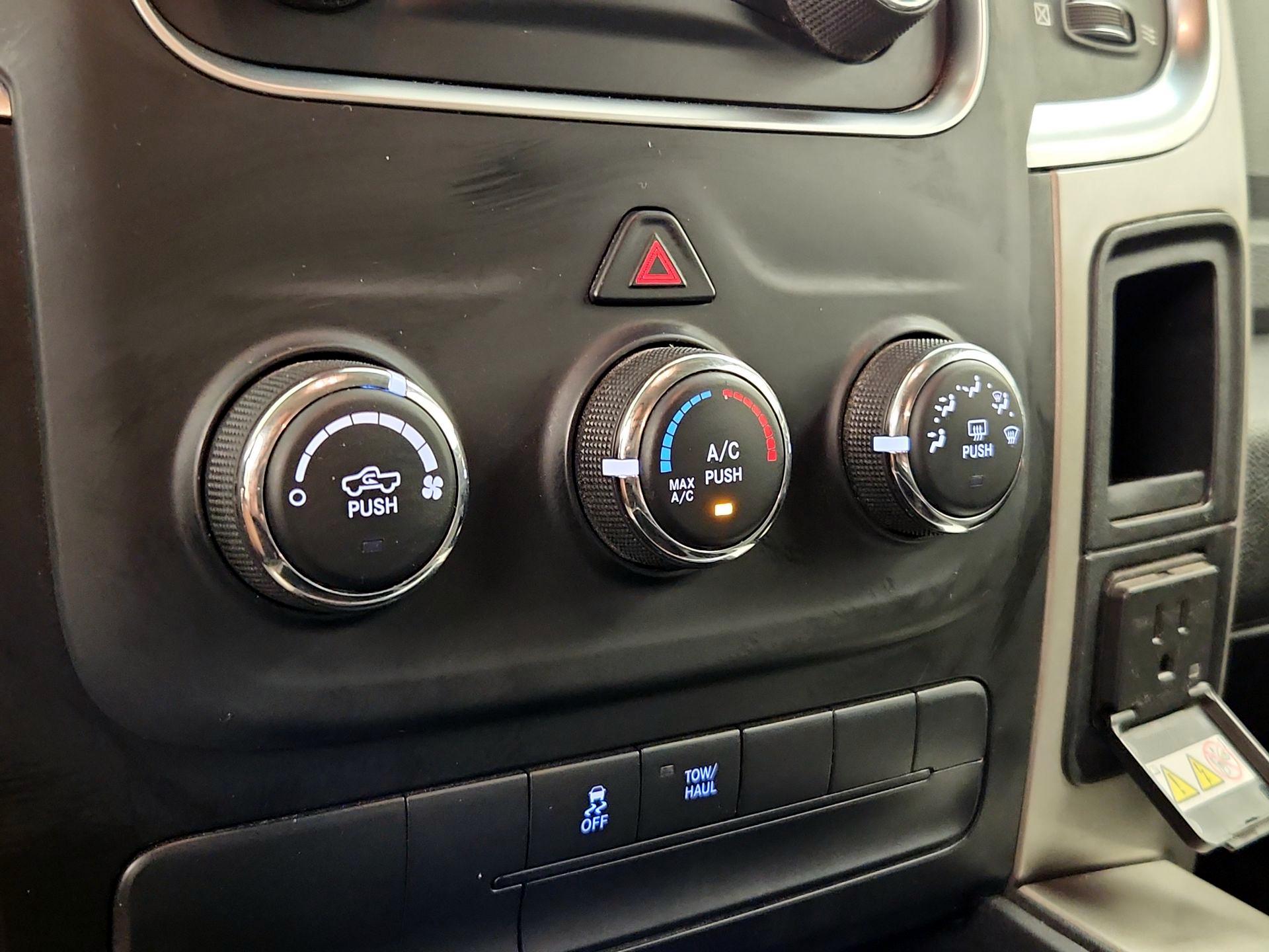 Thumbnail: 2019 RAM 1500 Classic - 16