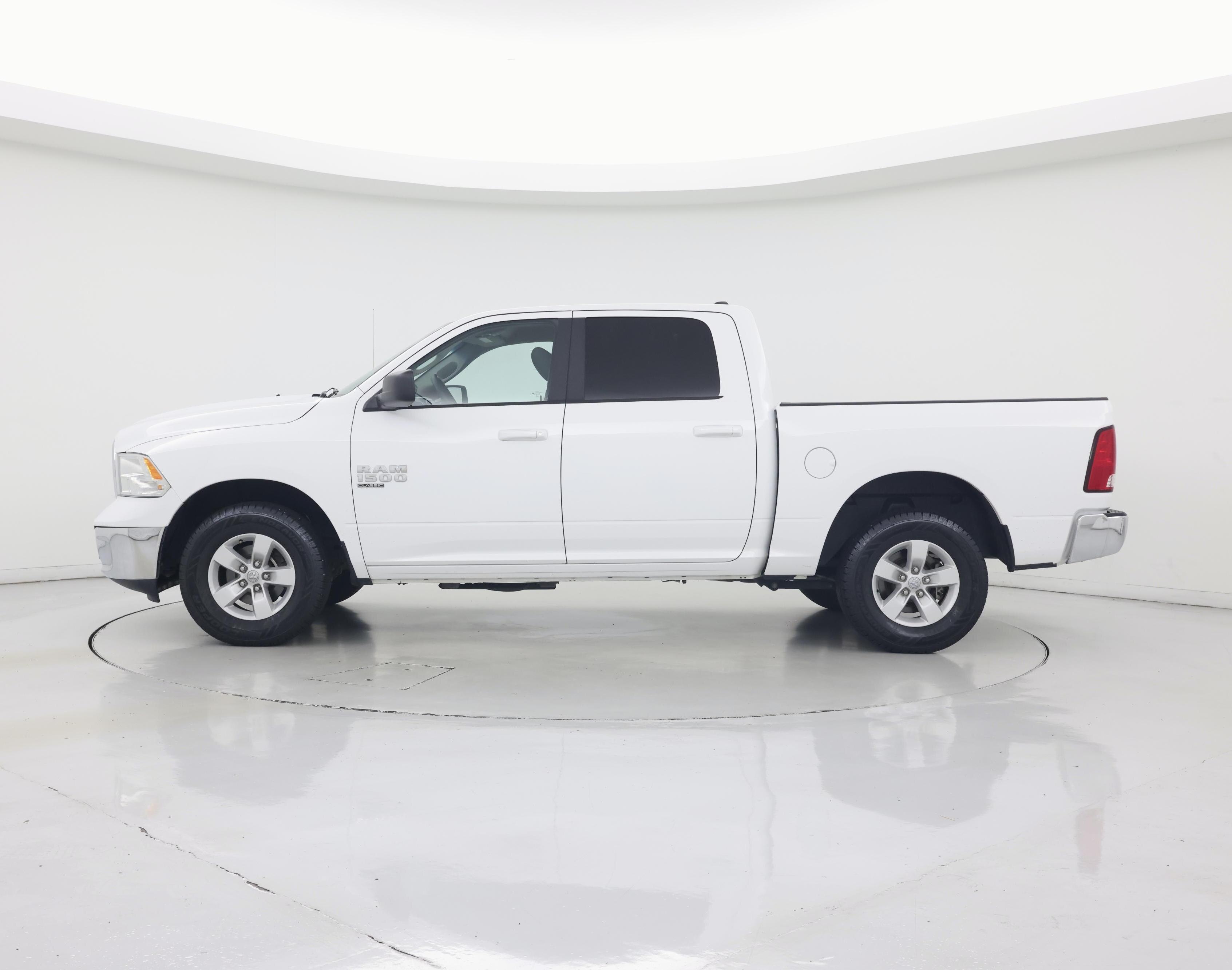 Thumbnail: 2019 RAM 1500 Classic - 3
