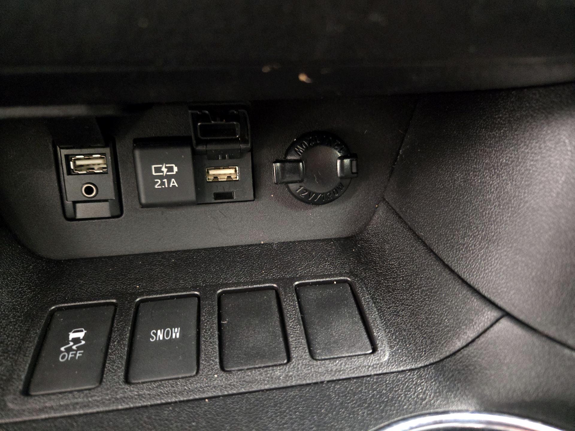Thumbnail: 2019 Toyota Highlander - 18