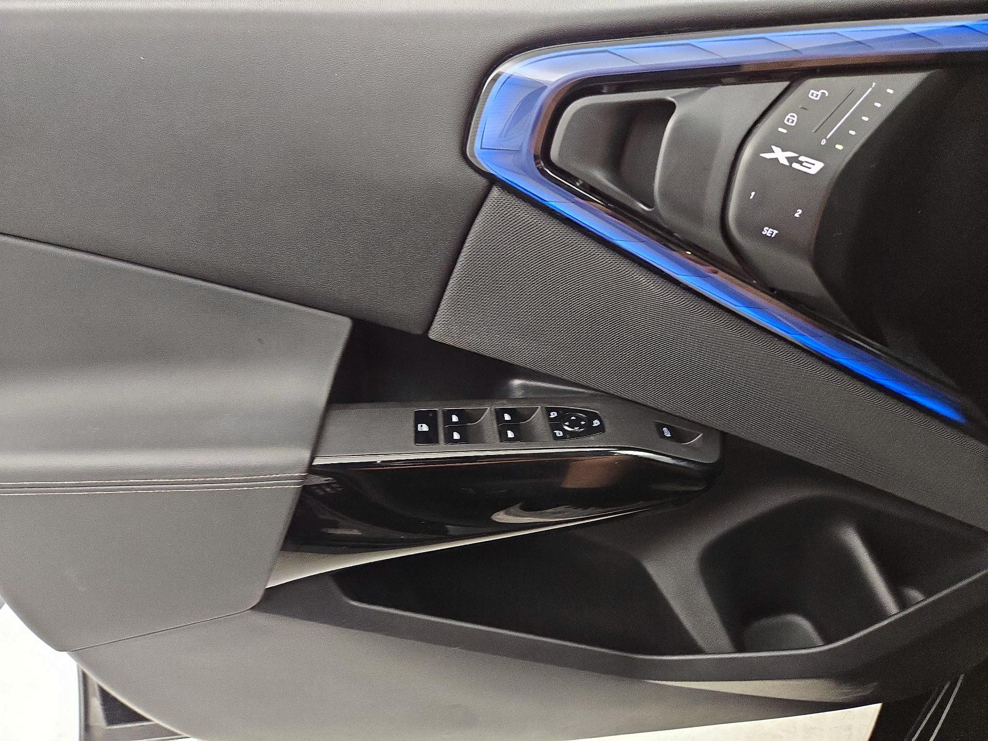 Thumbnail: 2025 BMW X3 - 12