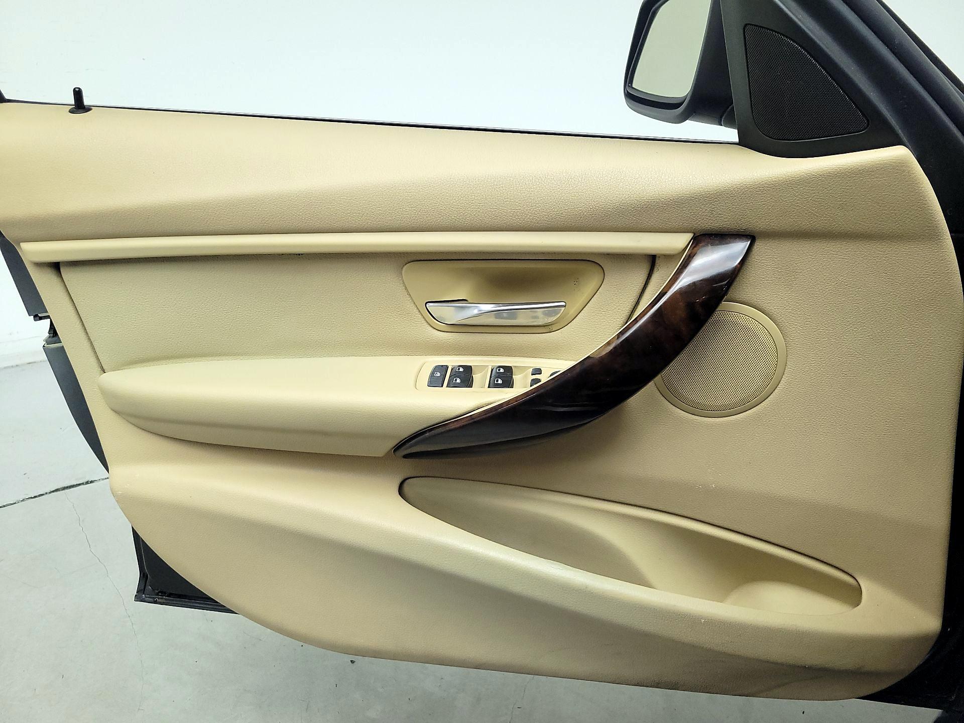 Thumbnail: 2015 BMW 3 Series - 12