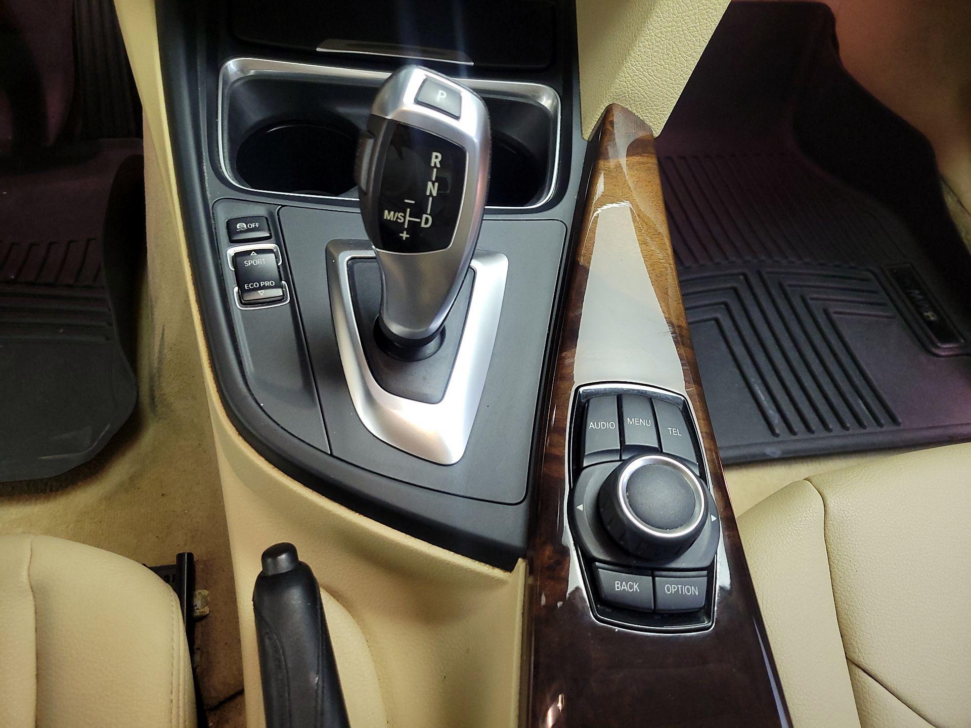 Thumbnail: 2015 BMW 3 Series - 16