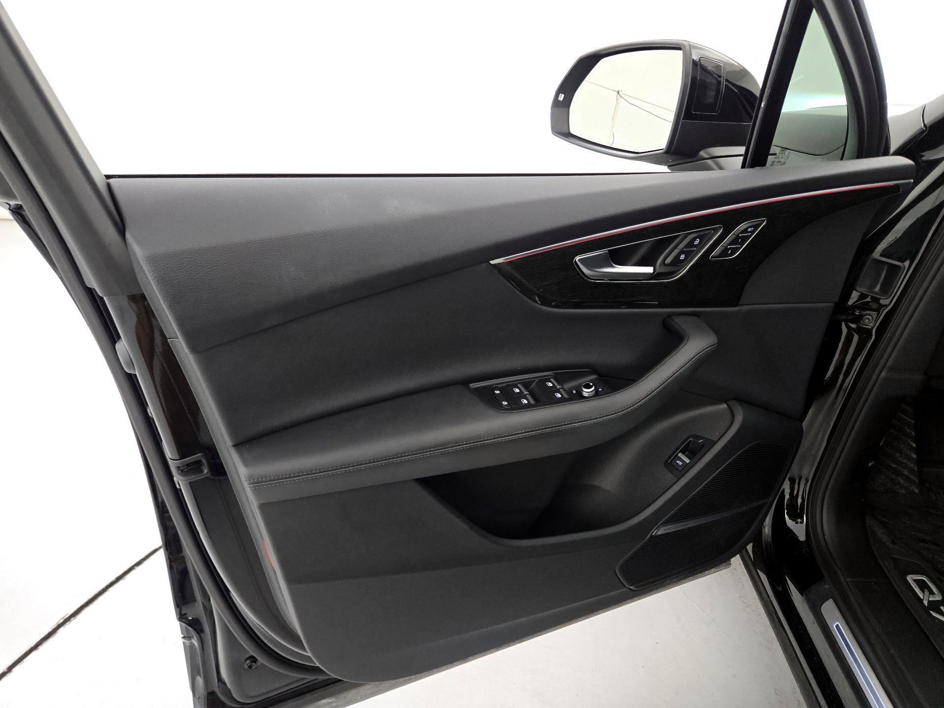 Thumbnail: 2023 Audi Q7 - 12