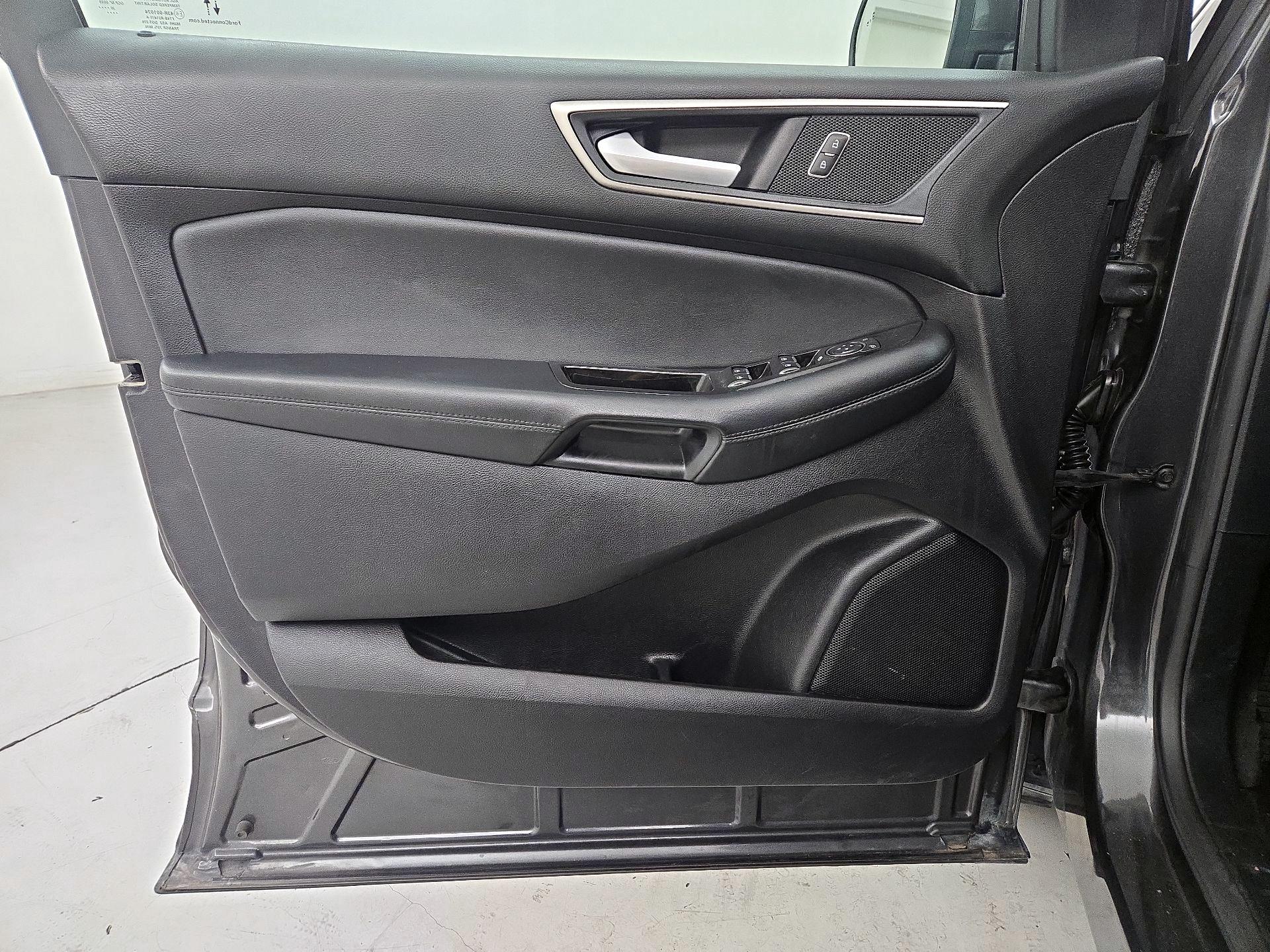 Thumbnail: 2020 Ford Edge - 12
