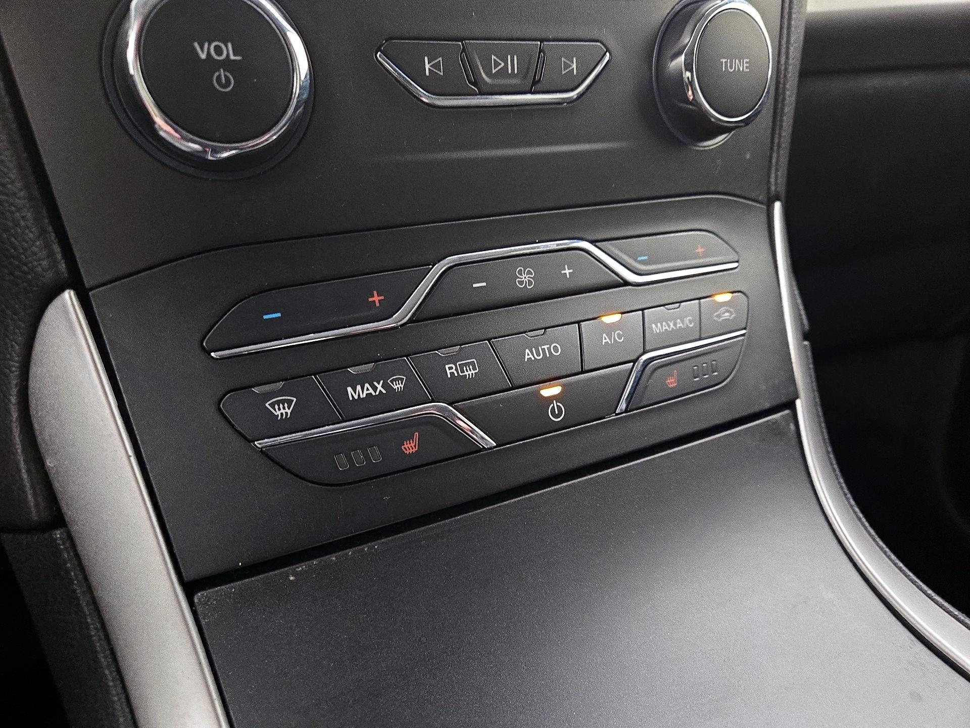 Thumbnail: 2020 Ford Edge - 17