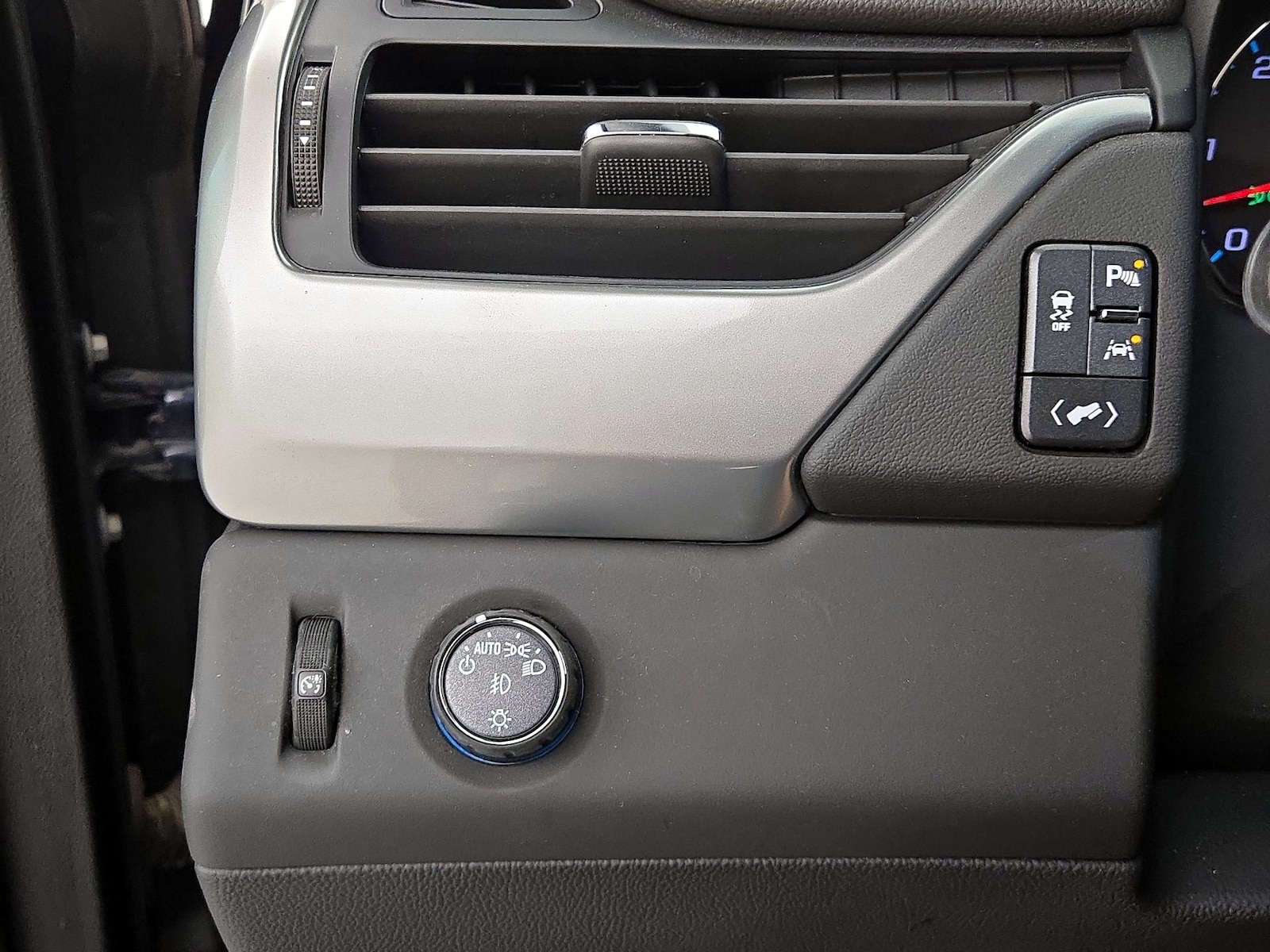 2020 Chevrolet Tahoe LT - Photo 14