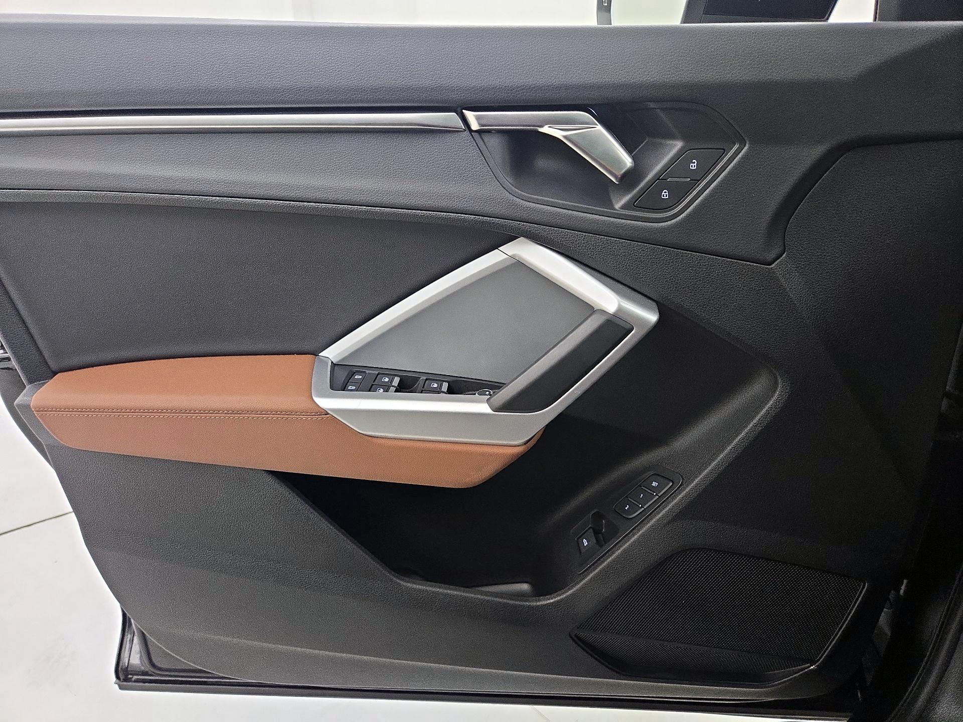 Thumbnail: 2025 Audi Q3 - 12