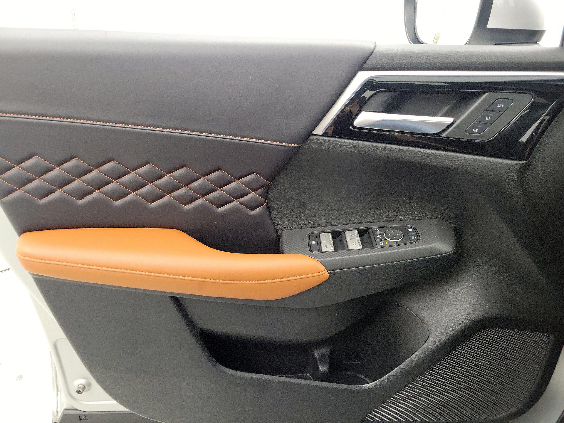 Thumbnail: 2025 Mitsubishi Outlander - 12