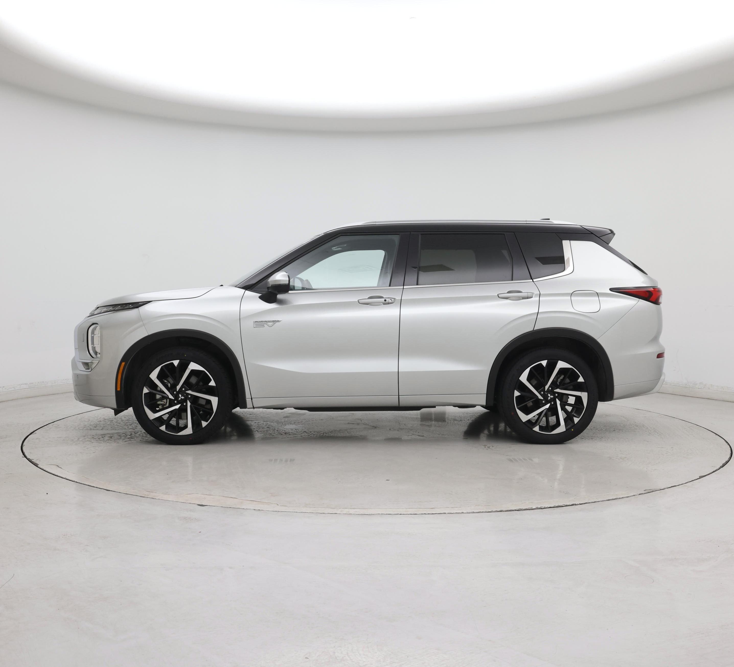 Thumbnail: 2025 Mitsubishi Outlander - 3