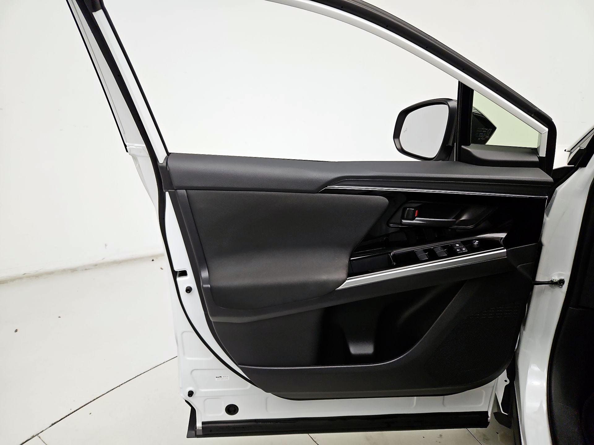 Thumbnail: 2025 Subaru Solterra - 12