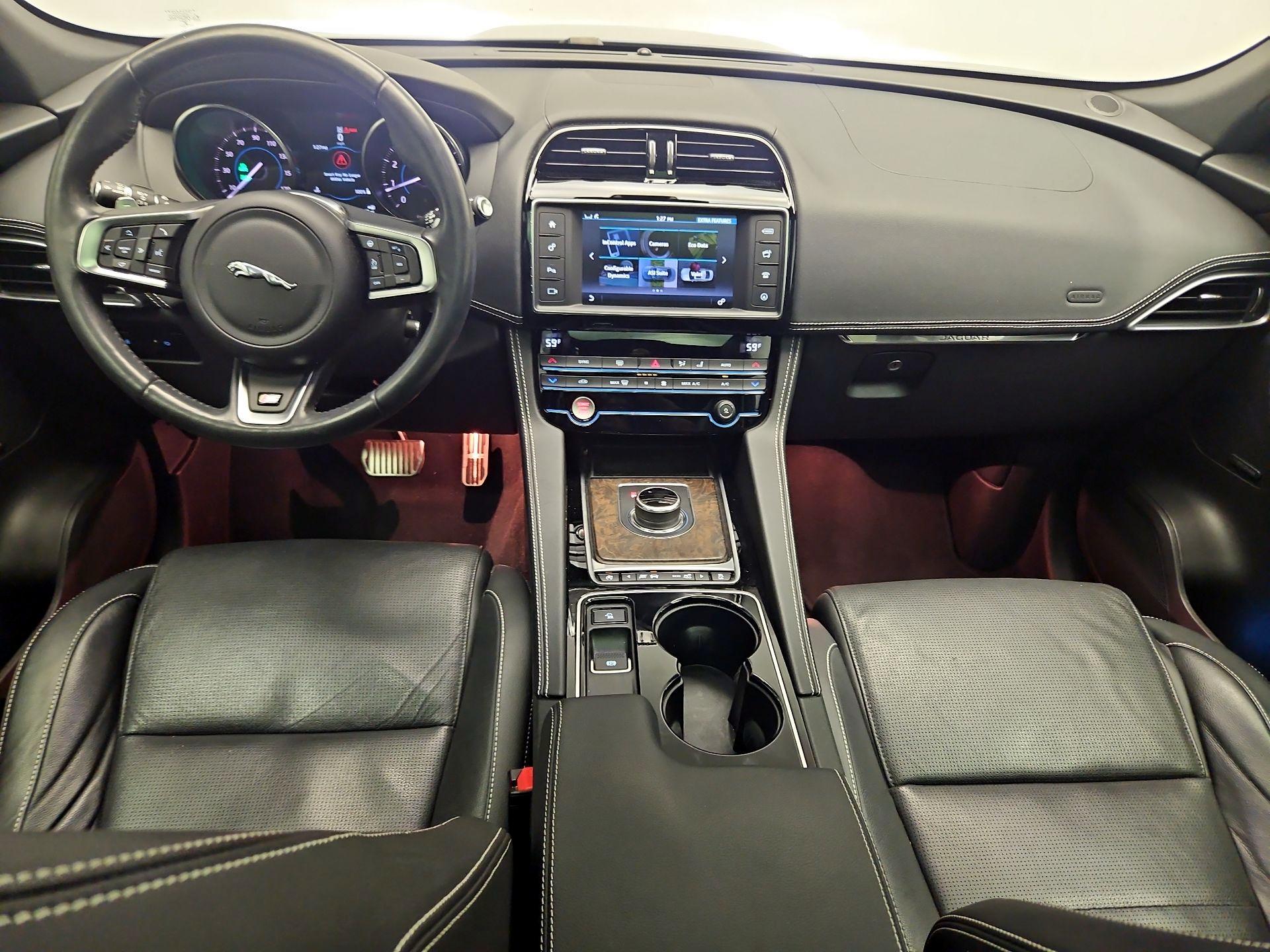 Thumbnail: 2017 Jaguar F-Pace - 9