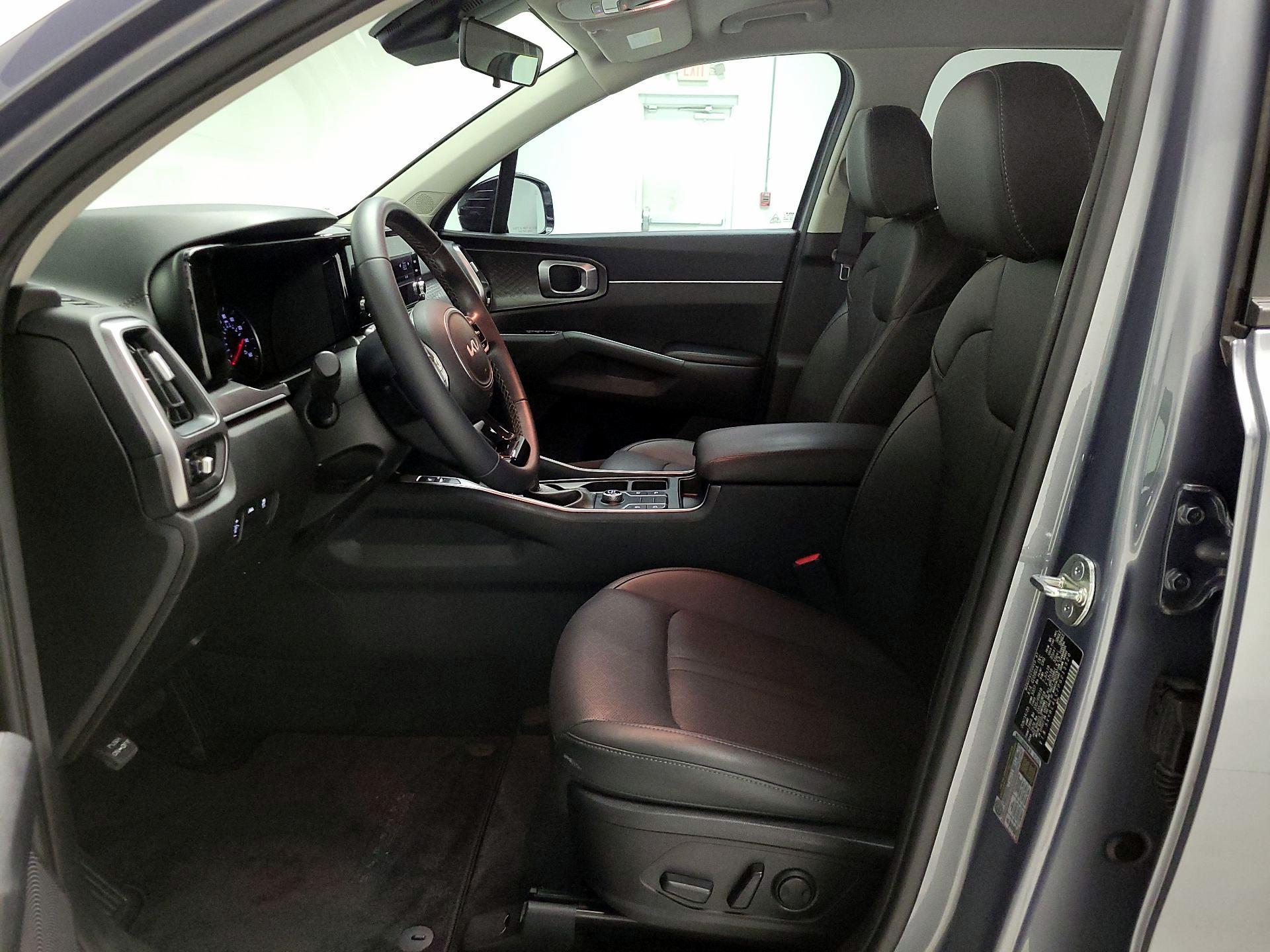 Thumbnail: 2023 Kia Sorento - 11