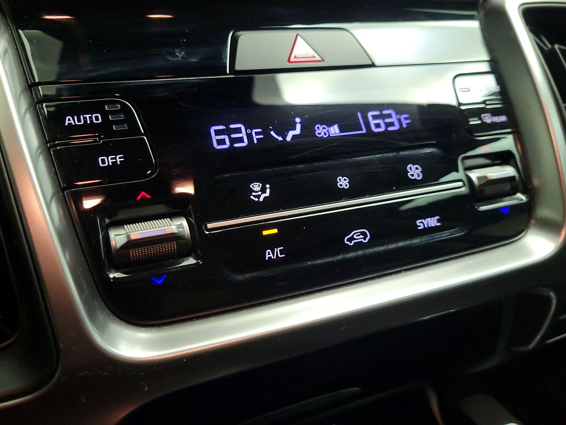 Thumbnail: 2023 Kia Sorento - 17