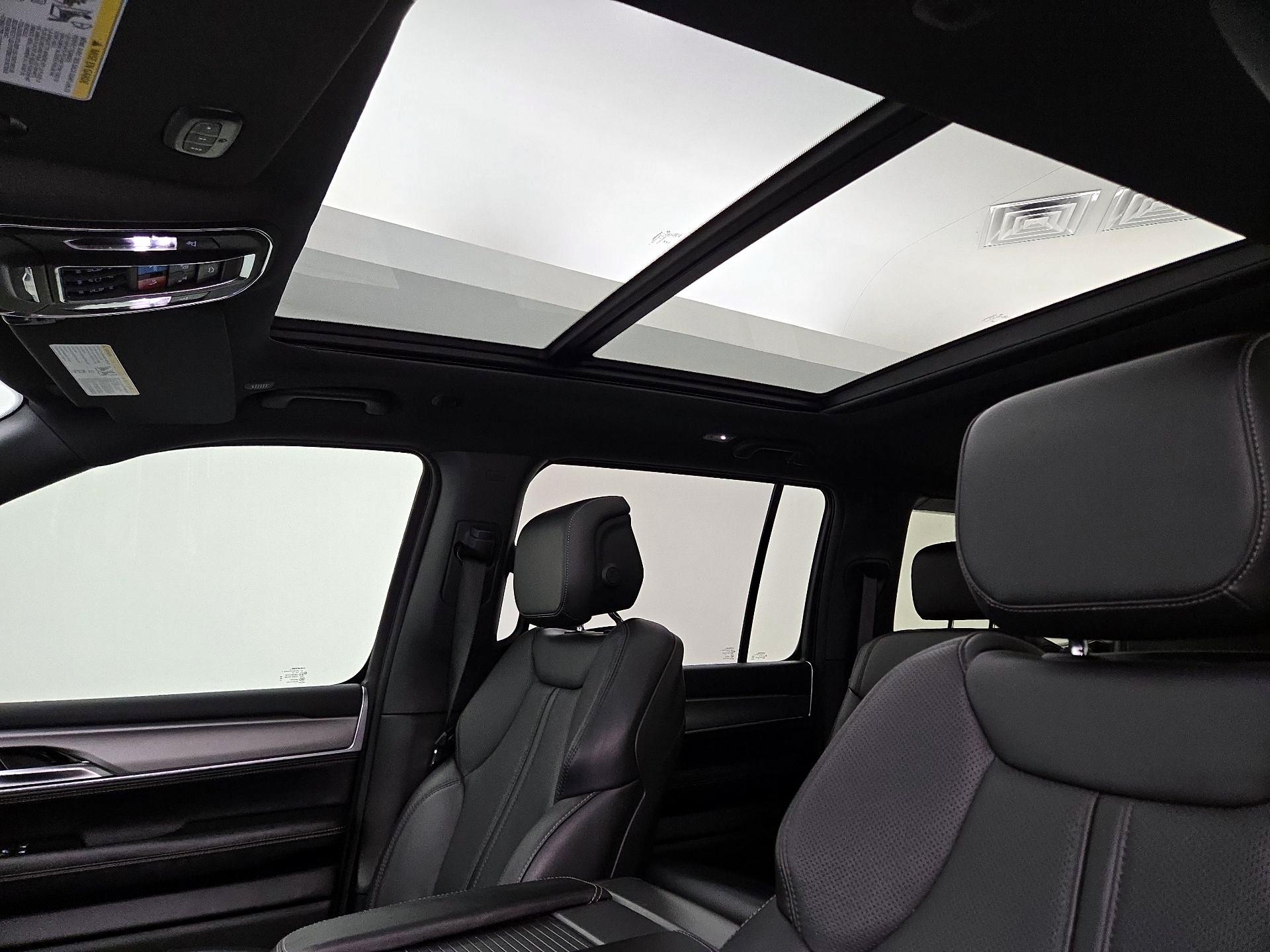 Thumbnail: 2024 Jeep Wagoneer - 20