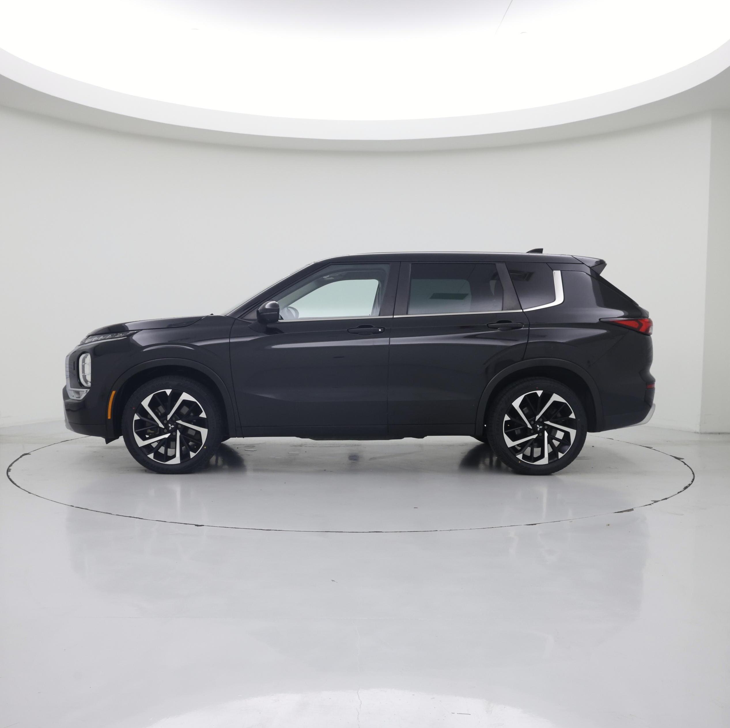 Thumbnail: 2022 Mitsubishi Outlander - 3