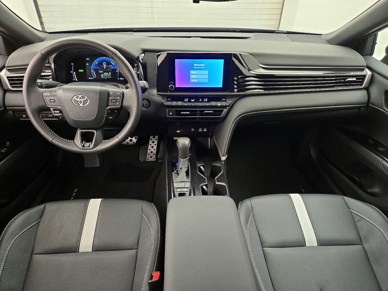 2026 Toyota Camry SE - Photo 10