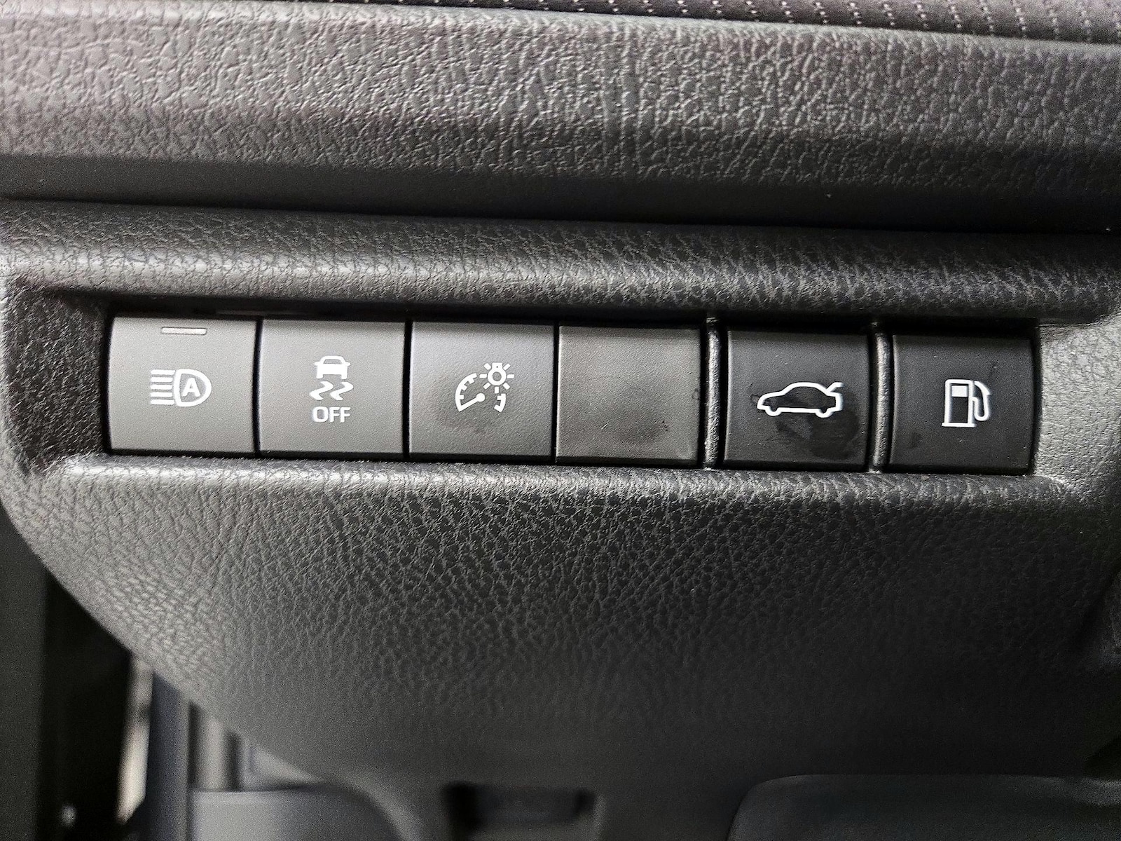 2026 Toyota Camry SE - Photo 14