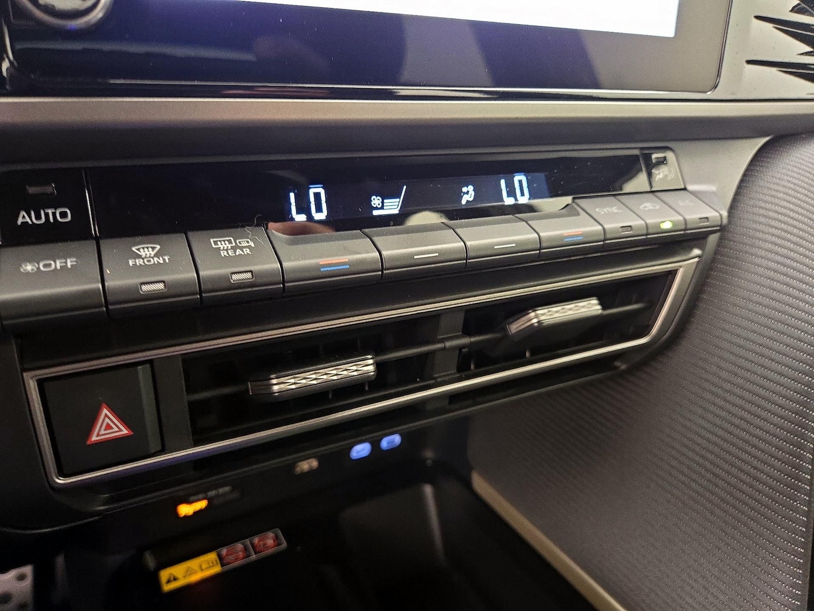 2026 Toyota Camry SE - Photo 17