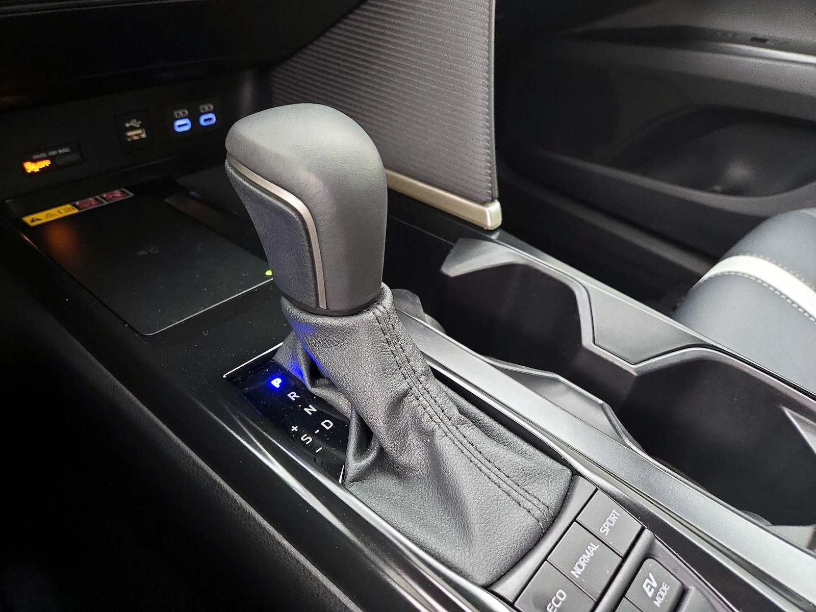 2026 Toyota Camry SE - Photo 18