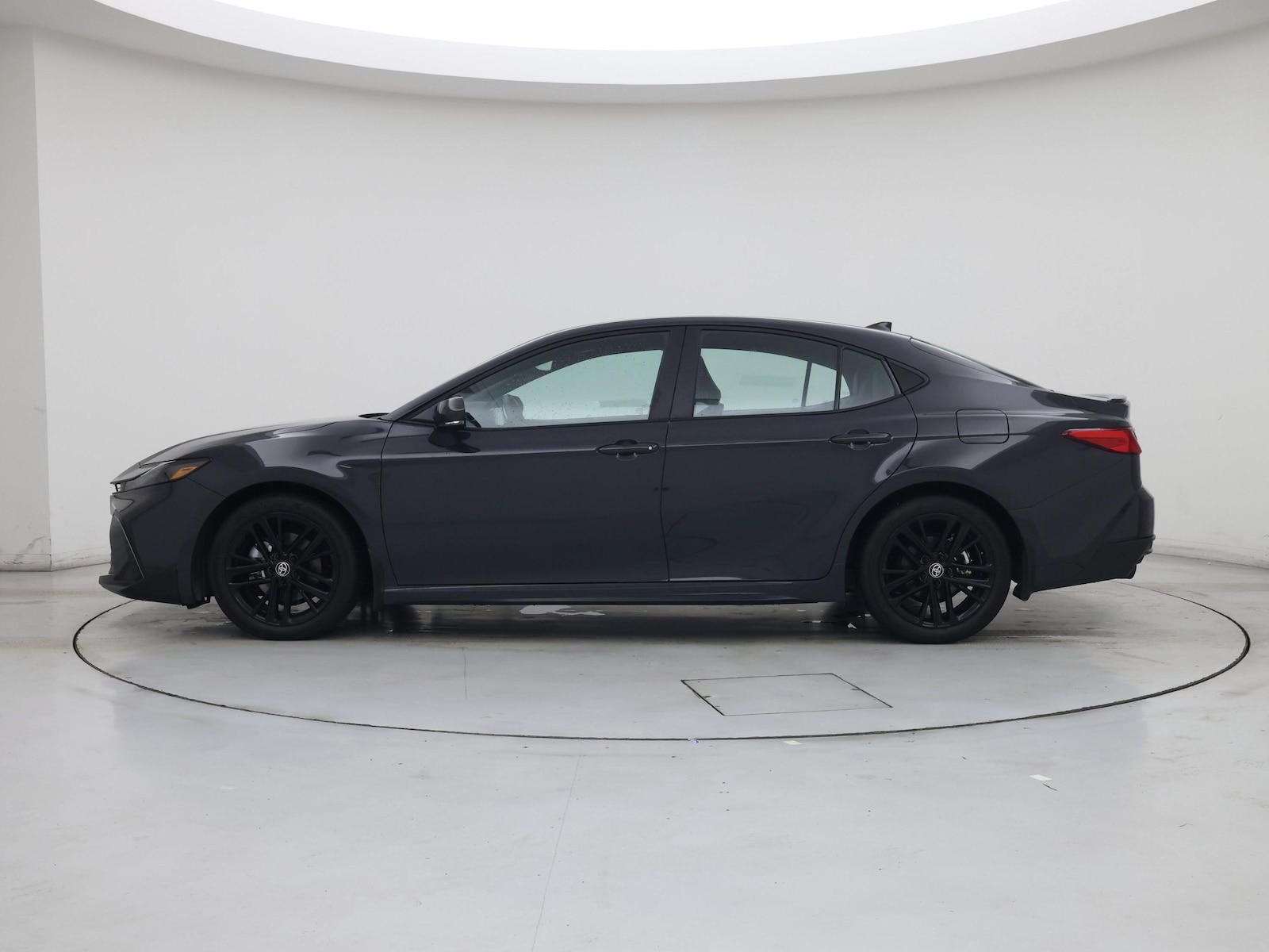 2026 Toyota Camry SE - Photo 4