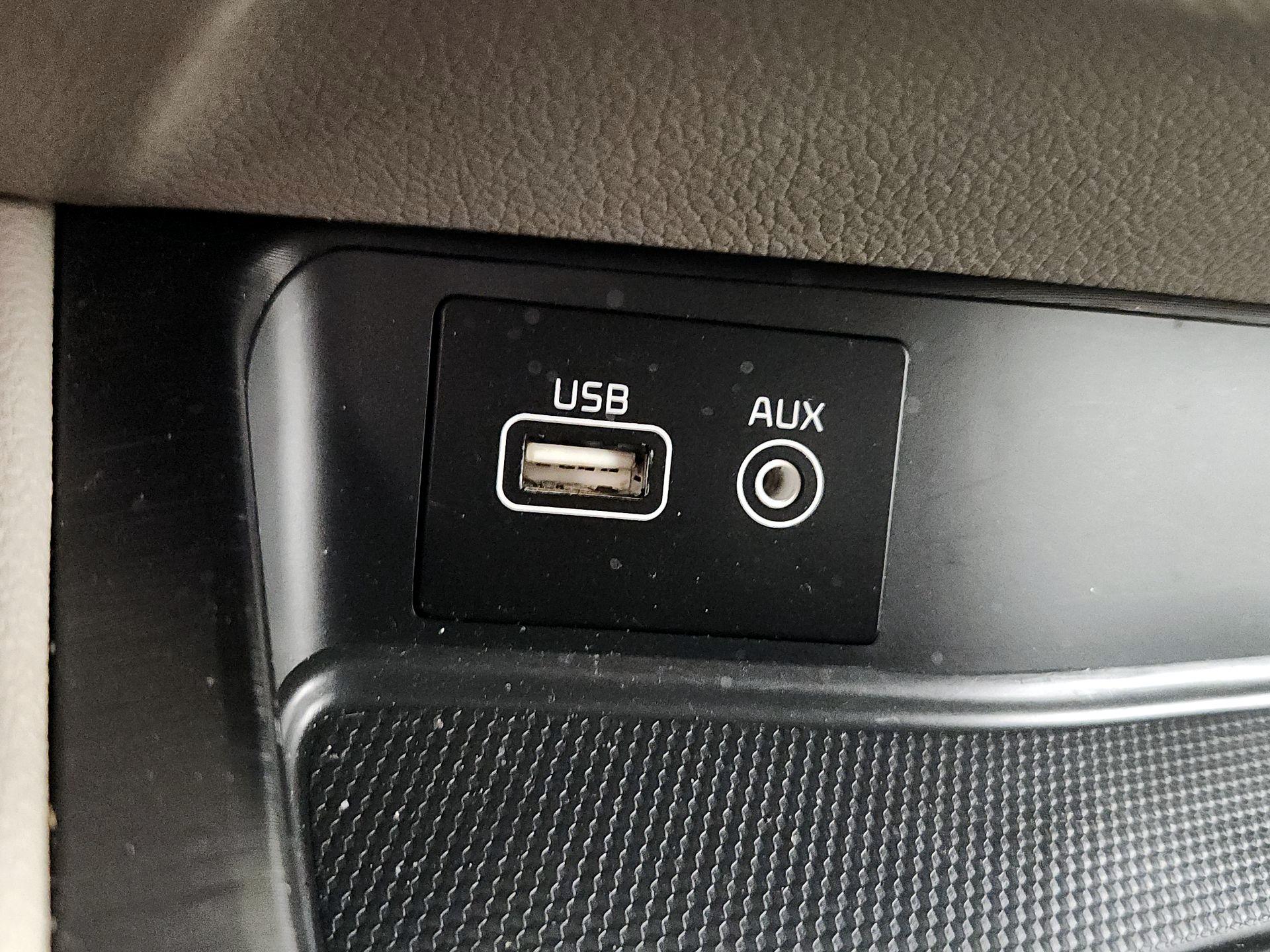 Thumbnail: 2018 Kia Sedona - 18