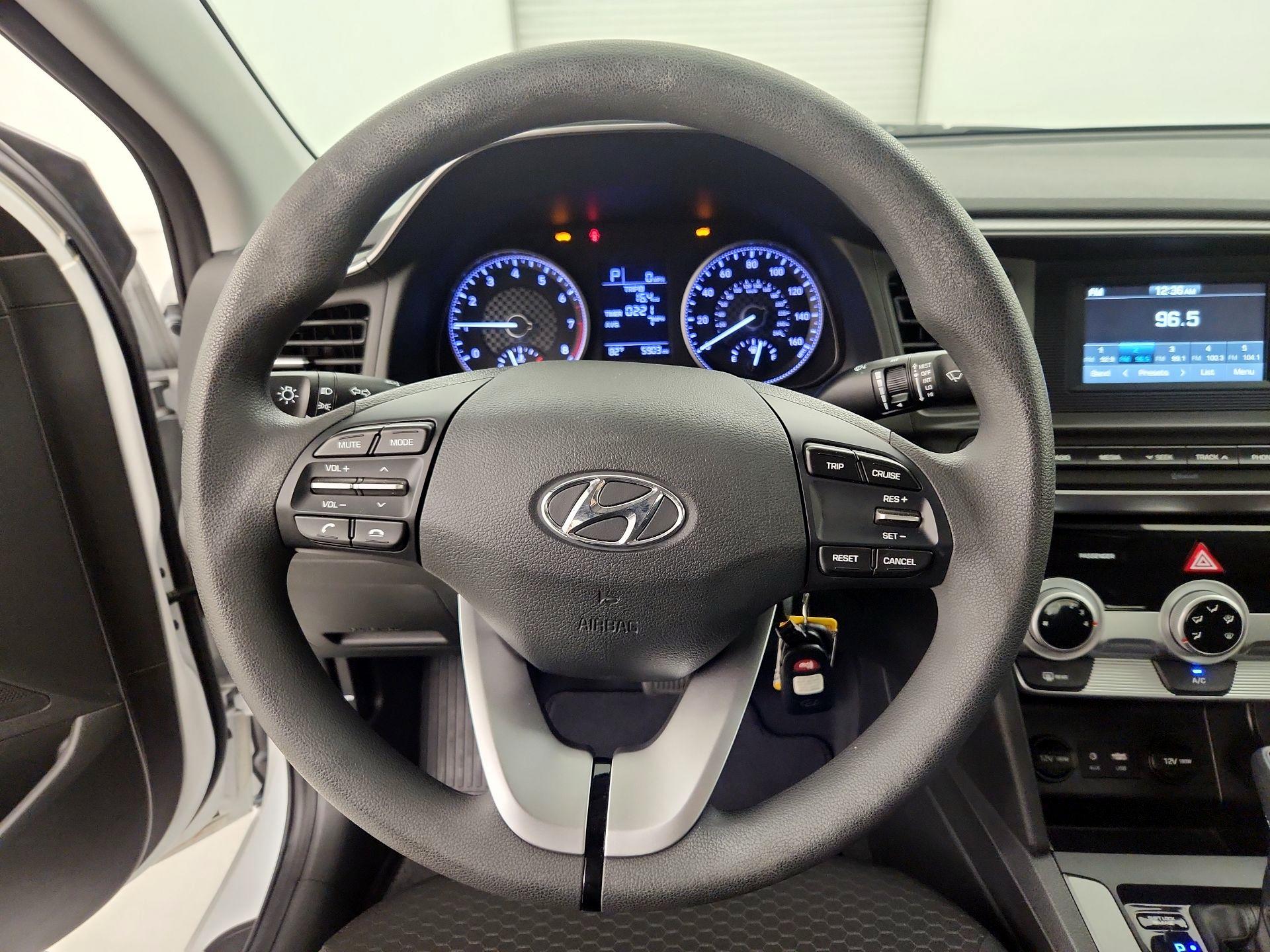 Thumbnail: 2019 Hyundai Elantra - 10