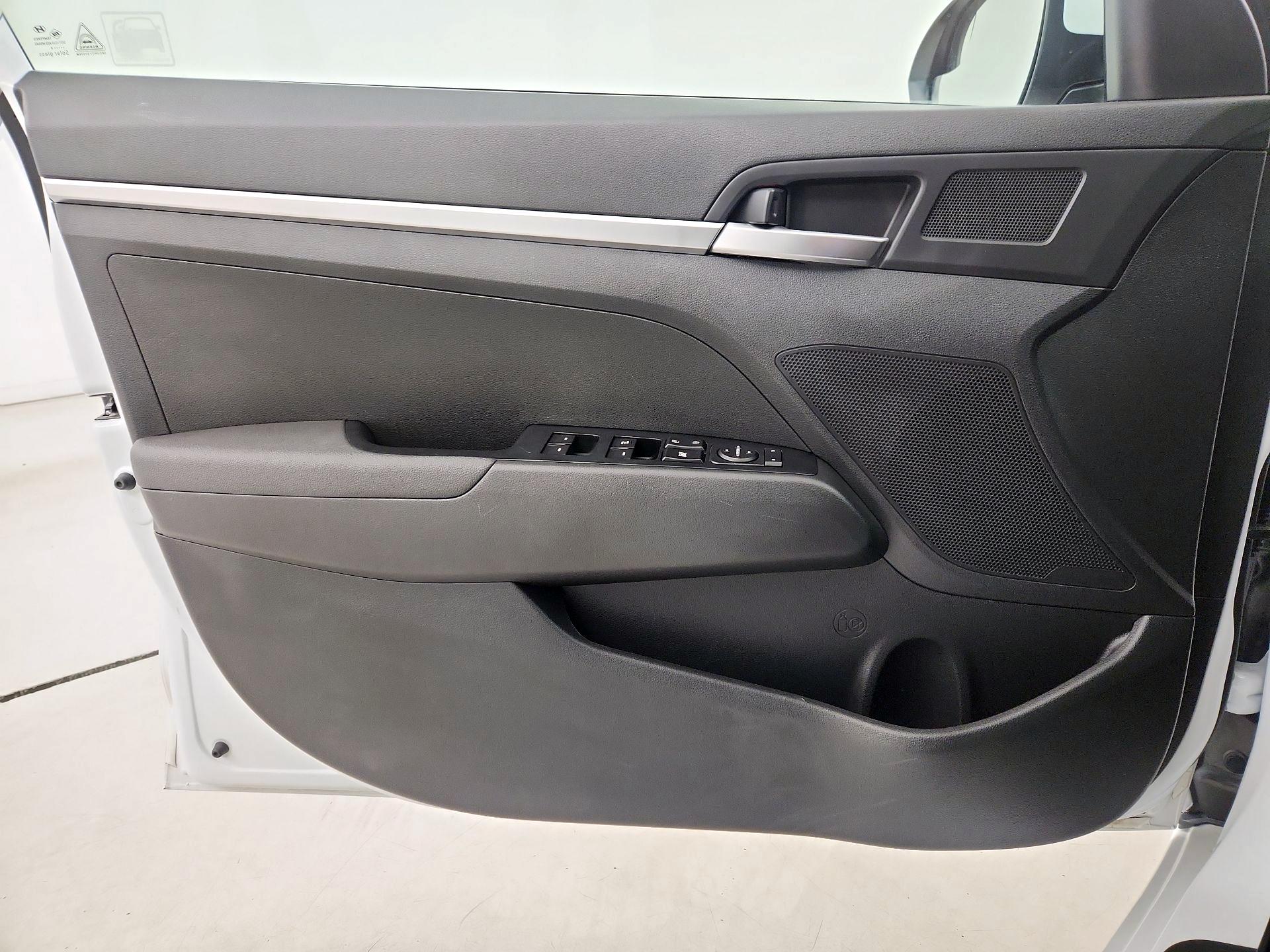 Thumbnail: 2019 Hyundai Elantra - 12