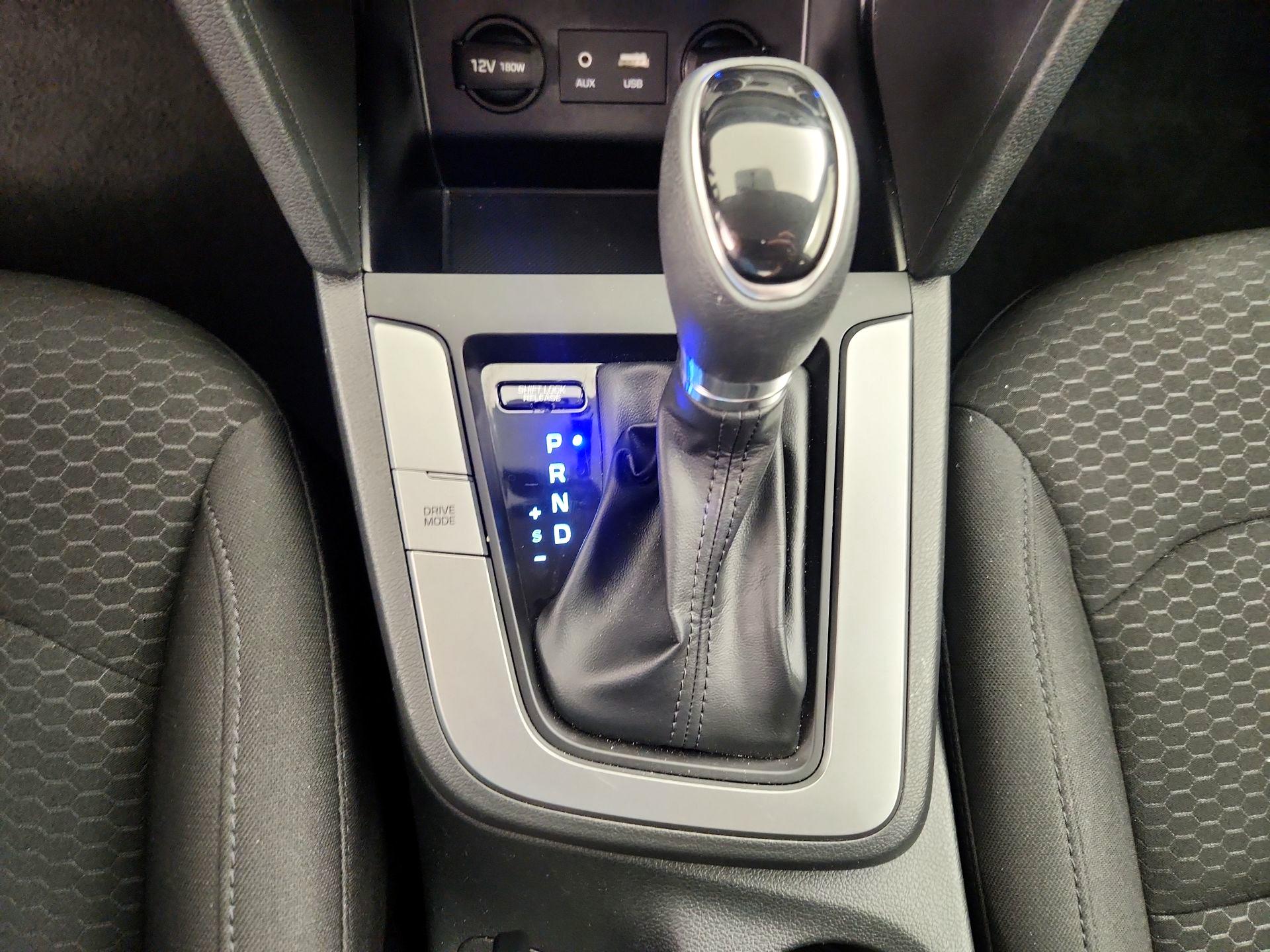 Thumbnail: 2019 Hyundai Elantra - 17