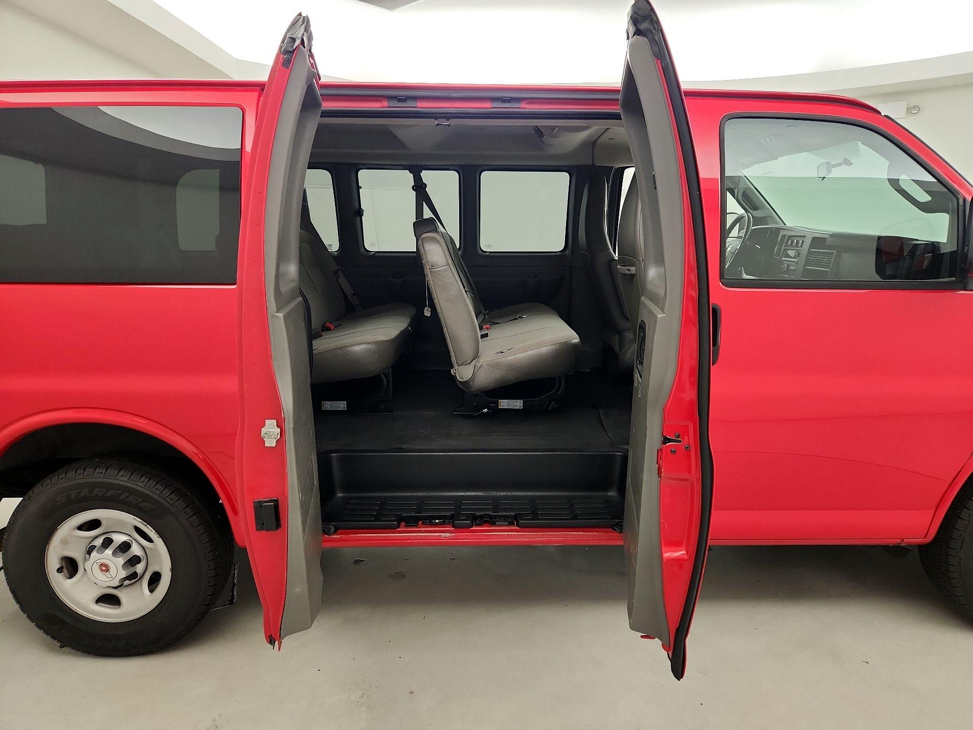 Thumbnail: 2017 Chevrolet Express - 18