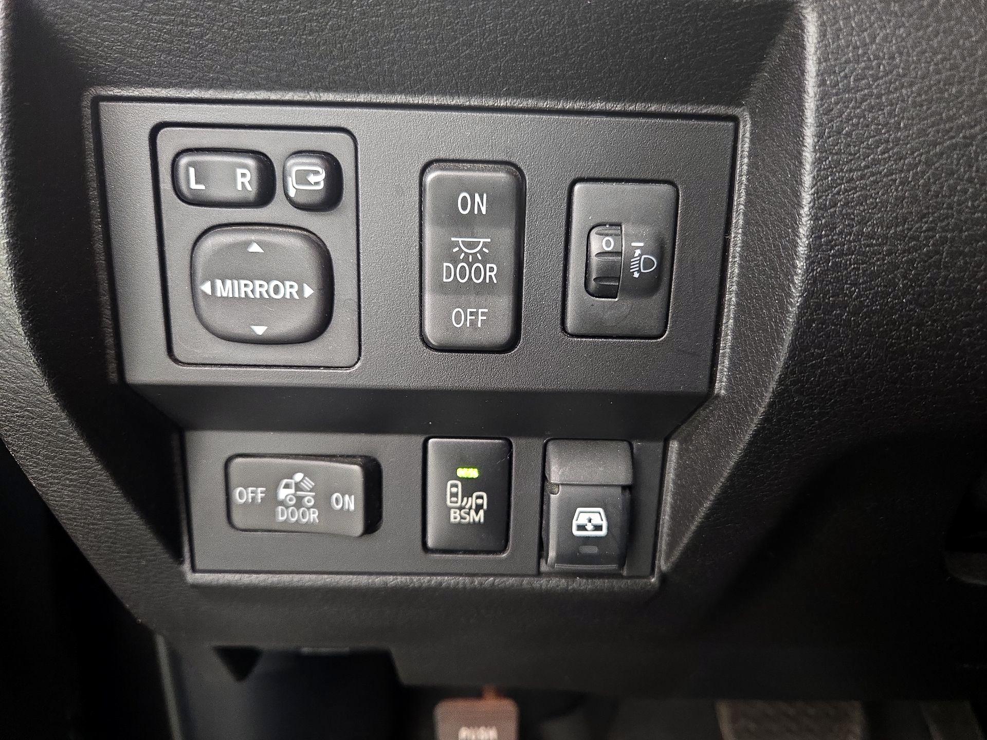 Thumbnail: 2015 Toyota Tundra - 13