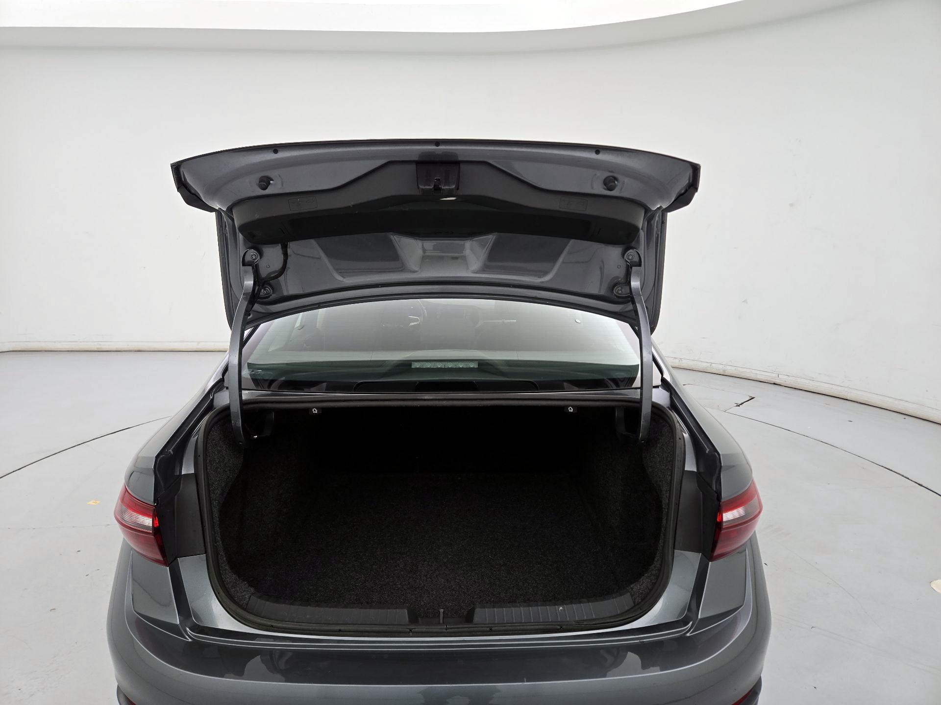 Thumbnail: 2024 Volkswagen Jetta - 20