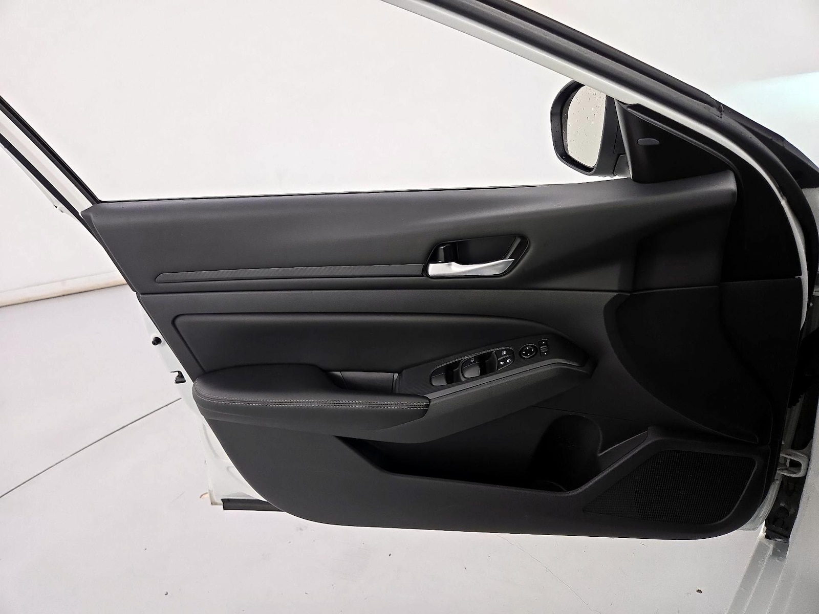 2025 Nissan Altima SV - Photo 13