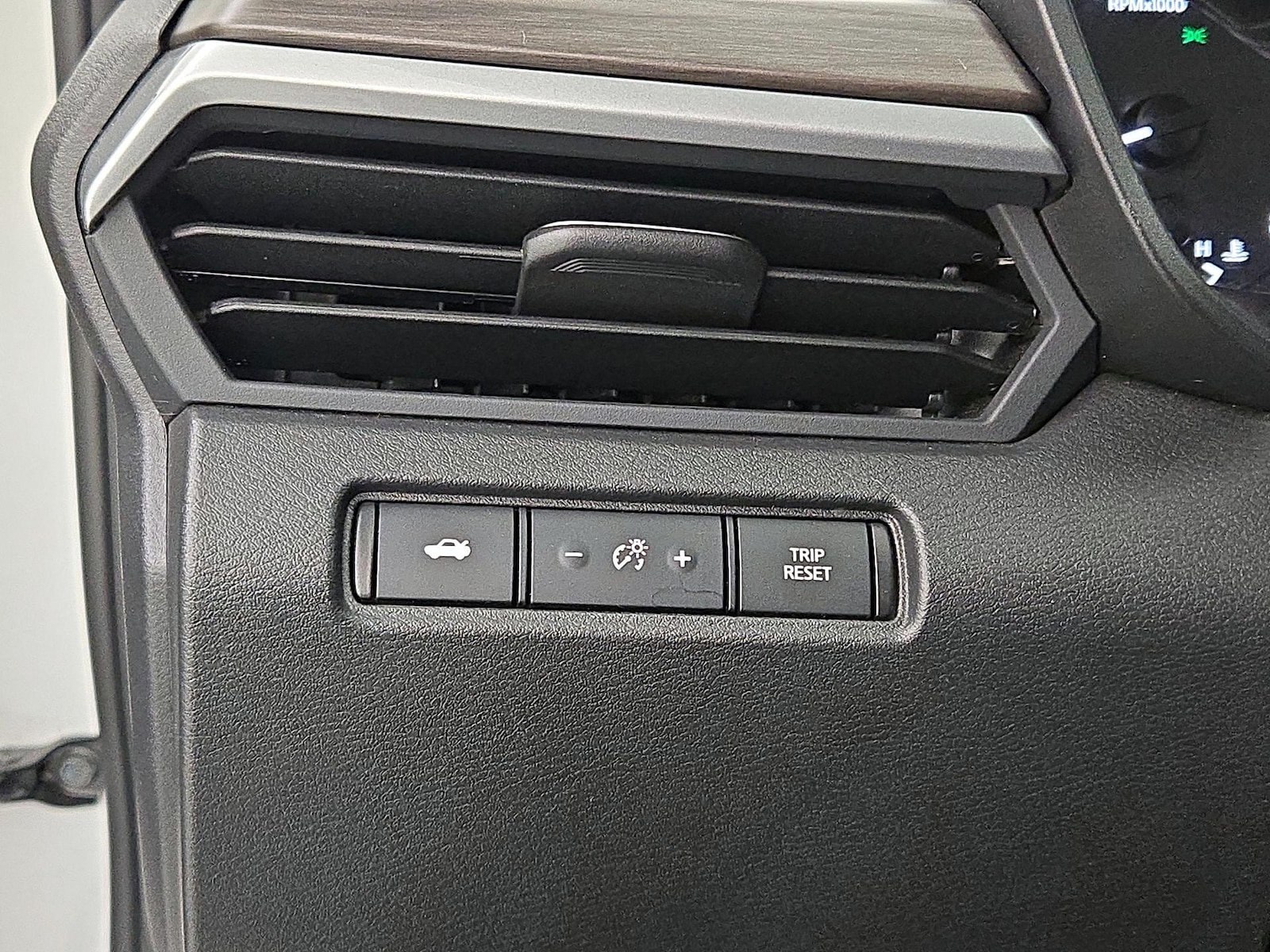 2025 Nissan Altima SV - Photo 14