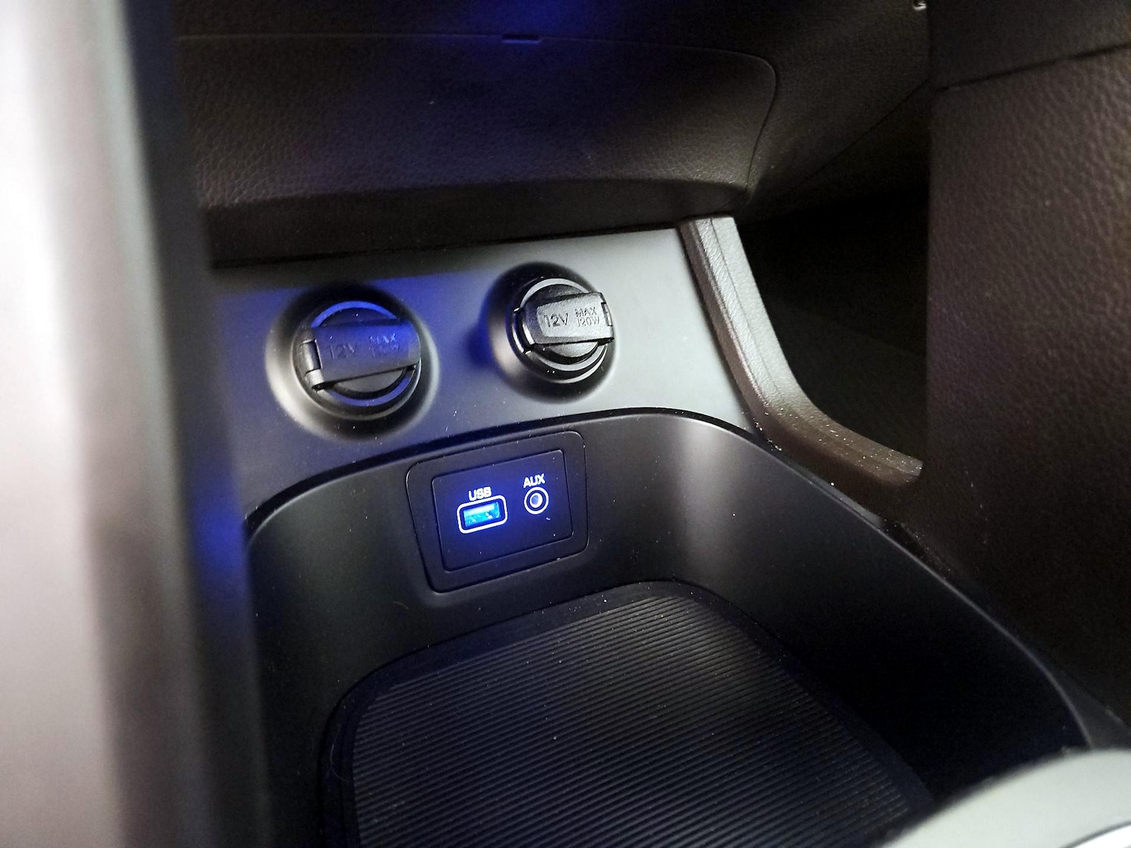 2018 Hyundai Santa Fe SE - Photo 17