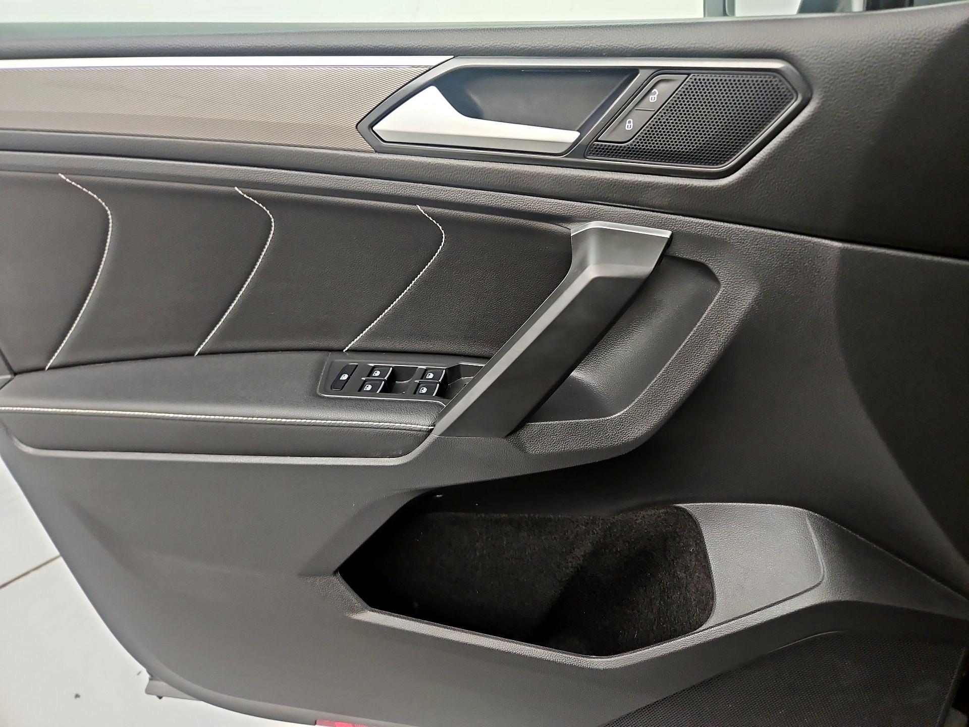 Thumbnail: 2023 Volkswagen Tiguan - 12