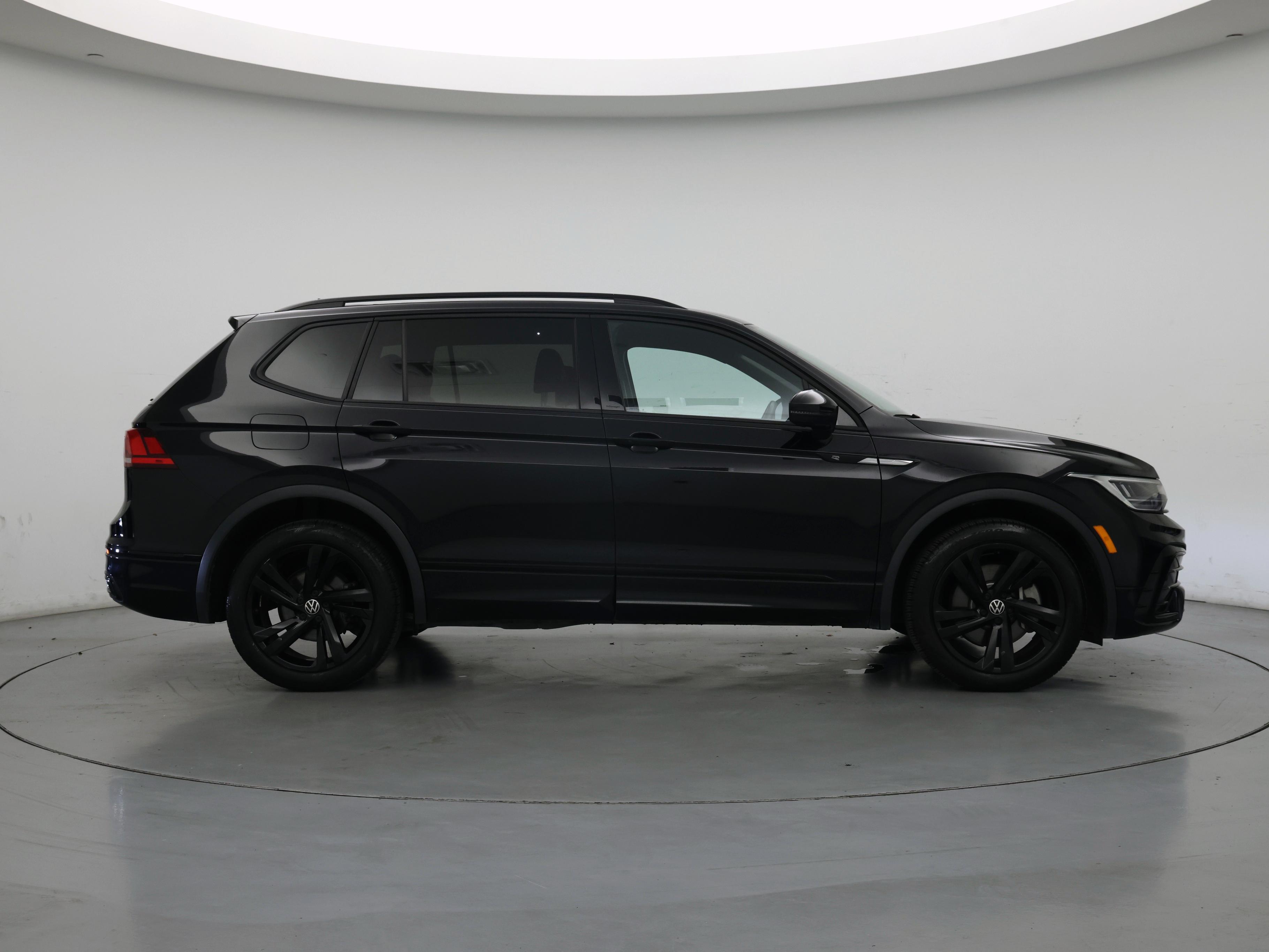 Thumbnail: 2023 Volkswagen Tiguan - 7
