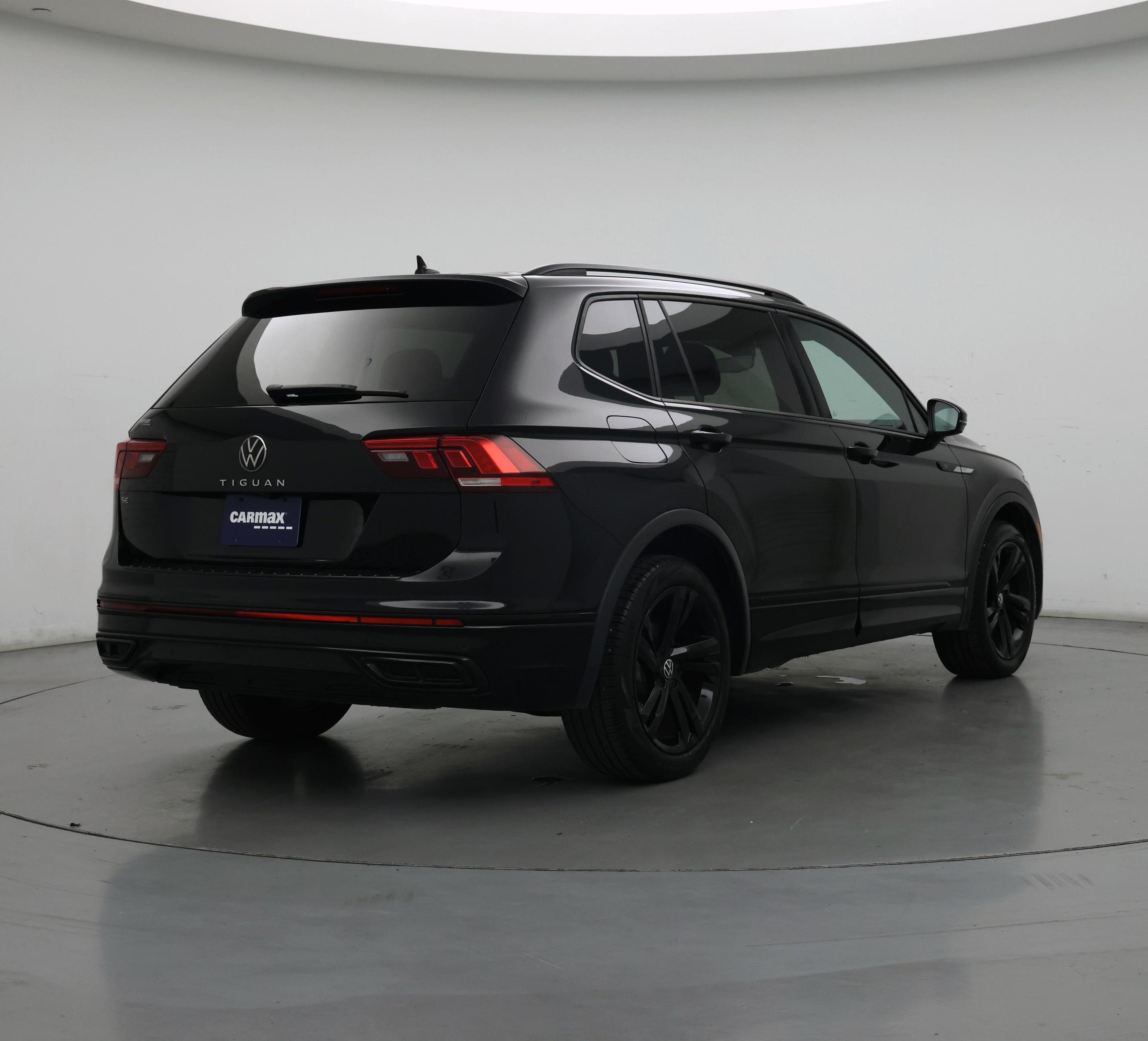 Thumbnail: 2023 Volkswagen Tiguan - 8