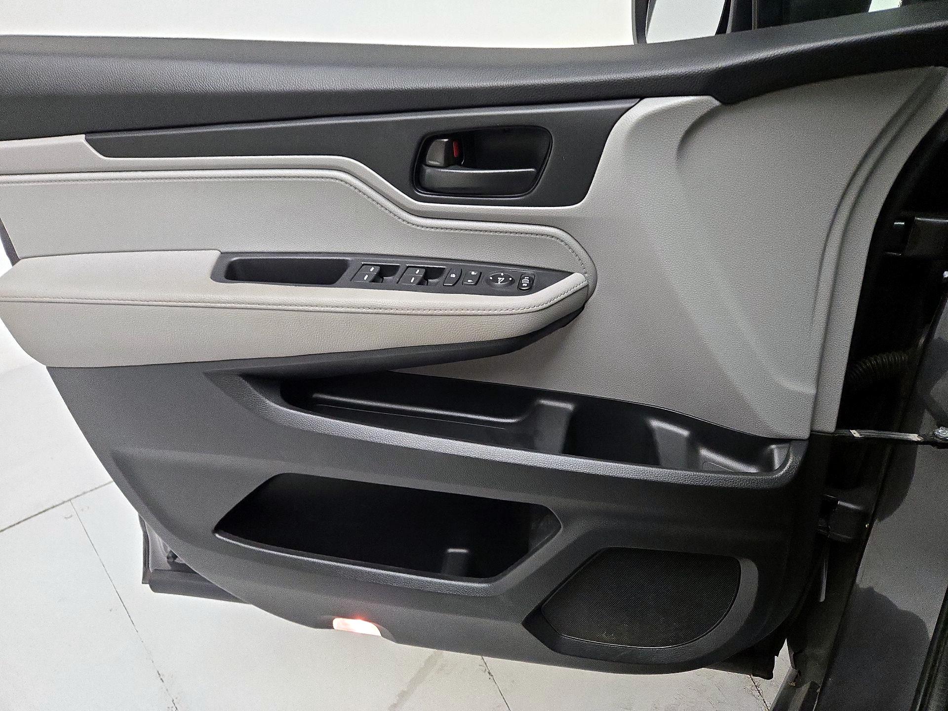 Thumbnail: 2019 Honda Odyssey - 12