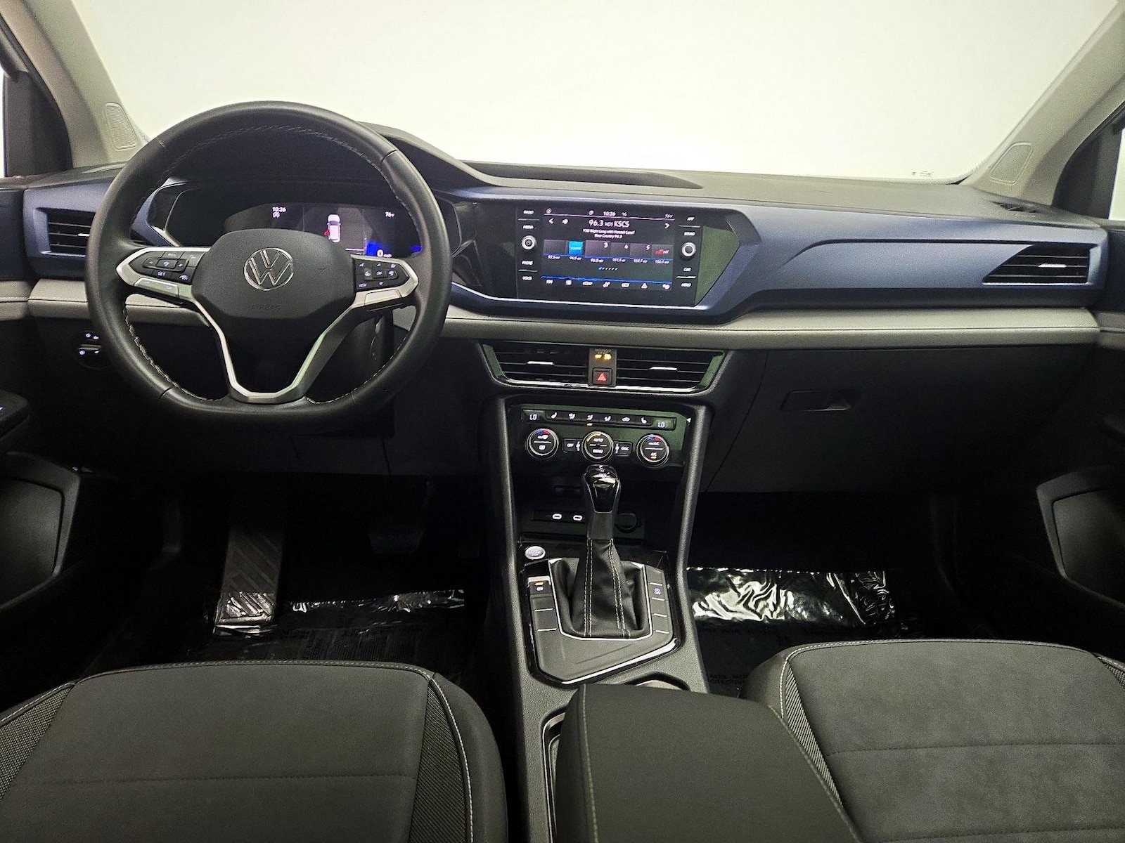 2024 Volkswagen Taos SE - Photo 10